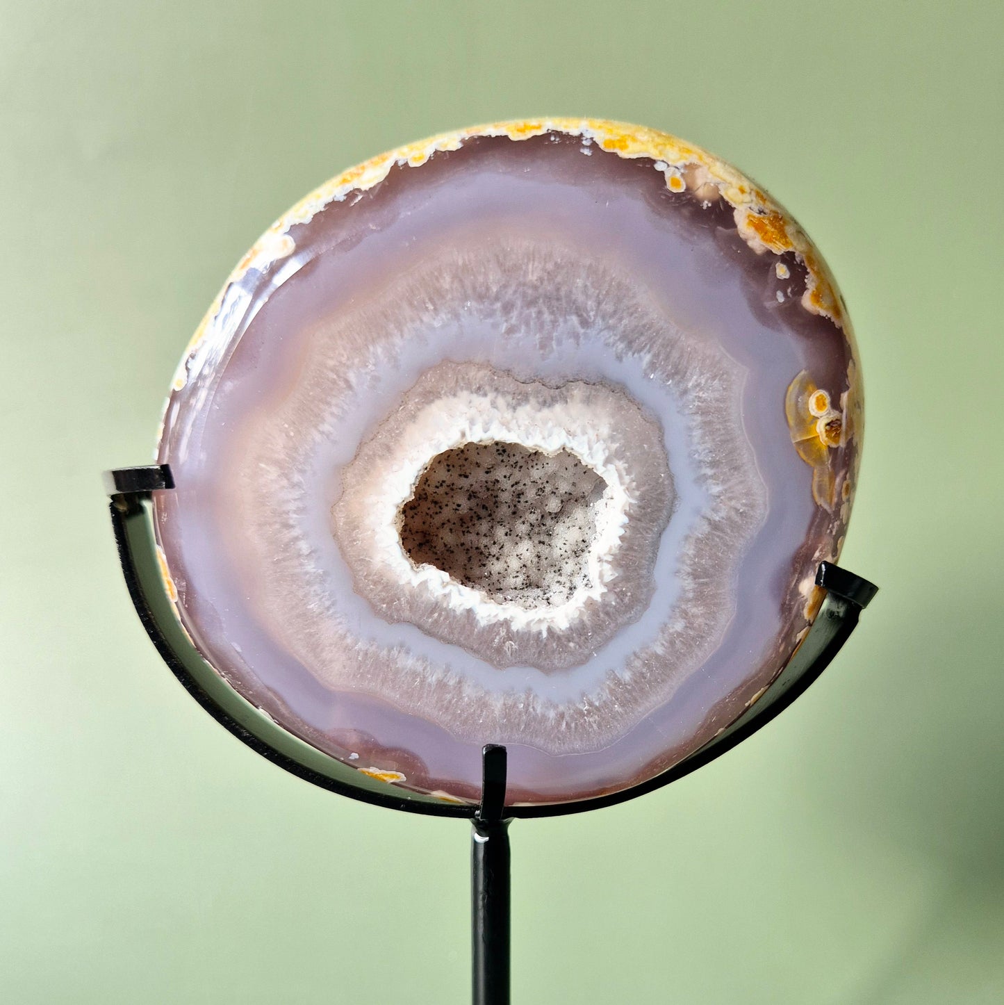 Unieke Druzy Agaat Half-Geode op Metalen Standaard 1