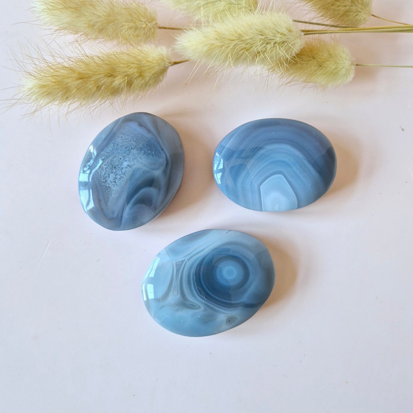 Grey Silk Agate Palmsteen 5cm – Handsteen worrystone zorgensteen