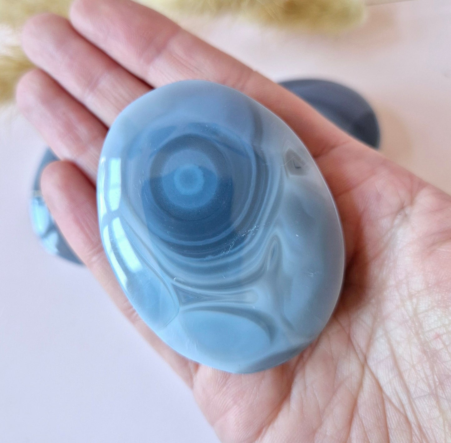 Grey Silk Agate Palmsteen 5cm – Handsteen worrystone zorgensteen