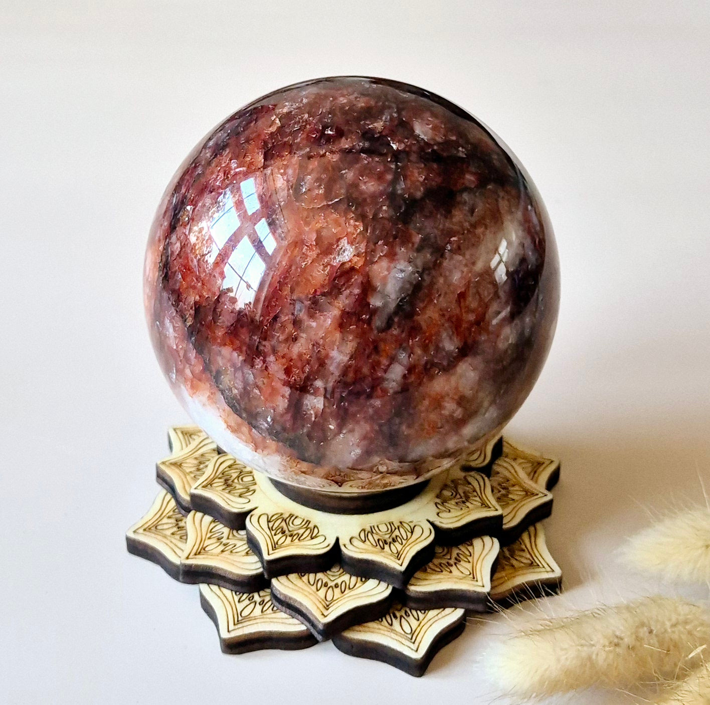 XL Fire Quartz Kristallen Bol – 95mm (1131 gram) Statement piece Hematoïde Kwarts Sphere