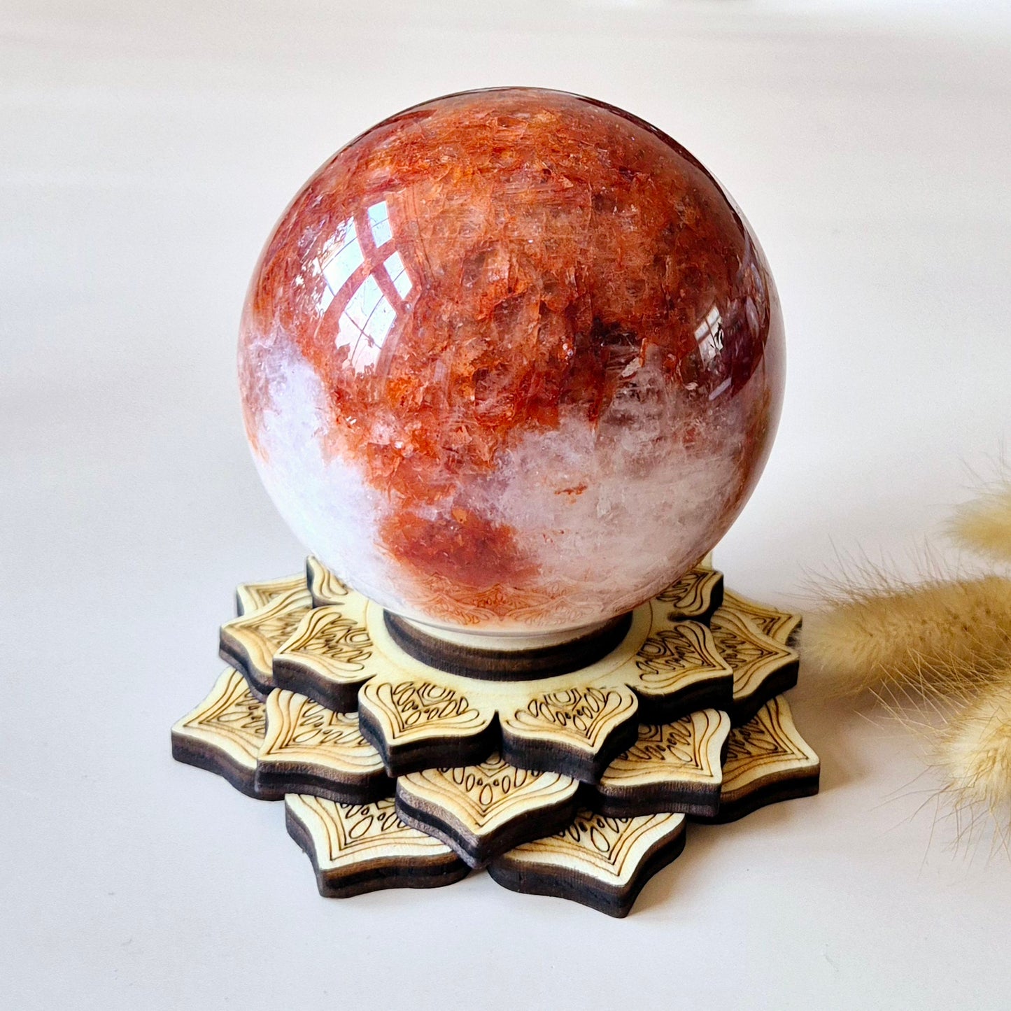 XL Fire Quartz Kristallen Bol – 87mm (902 gram) Statement piece Hematoïde Kwarts Sphere