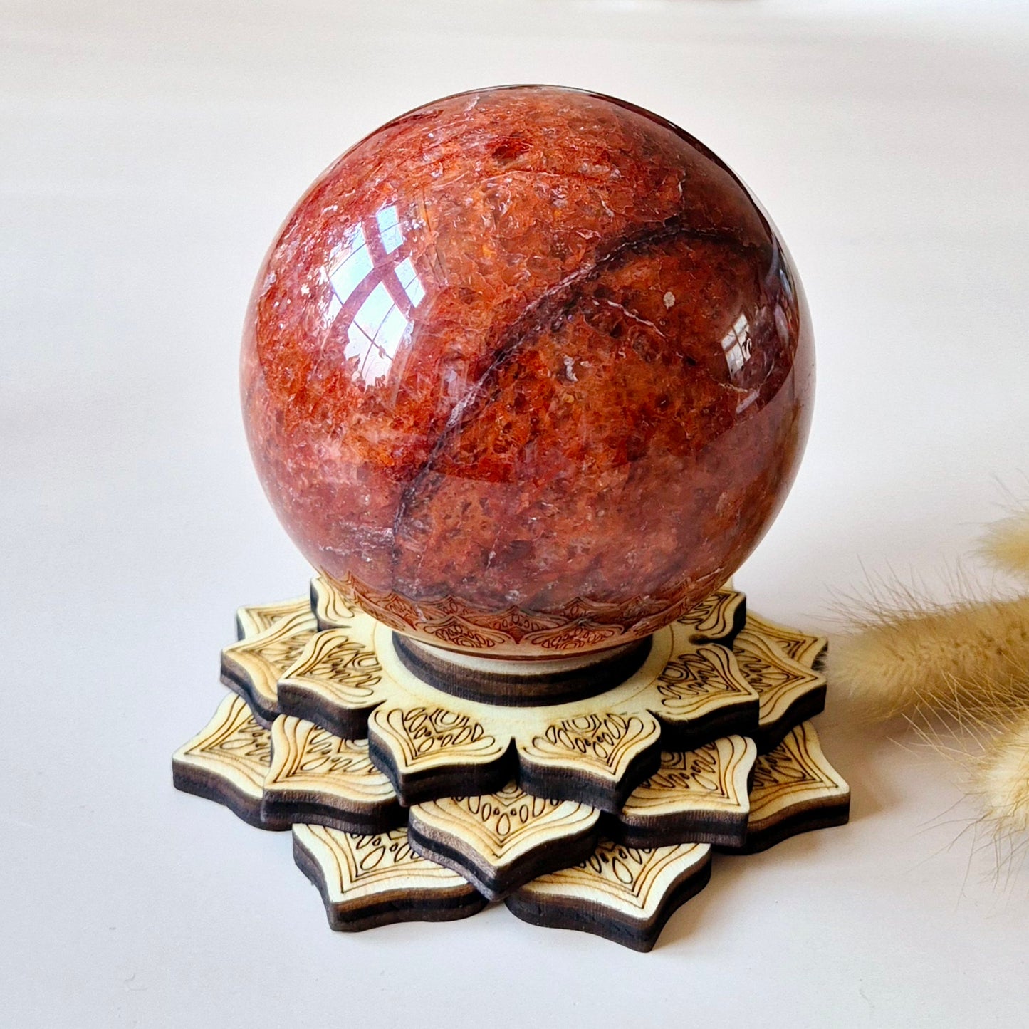 XL Fire Quartz Kristallen Bol – 87mm (902 gram) Statement piece Hematoïde Kwarts Sphere