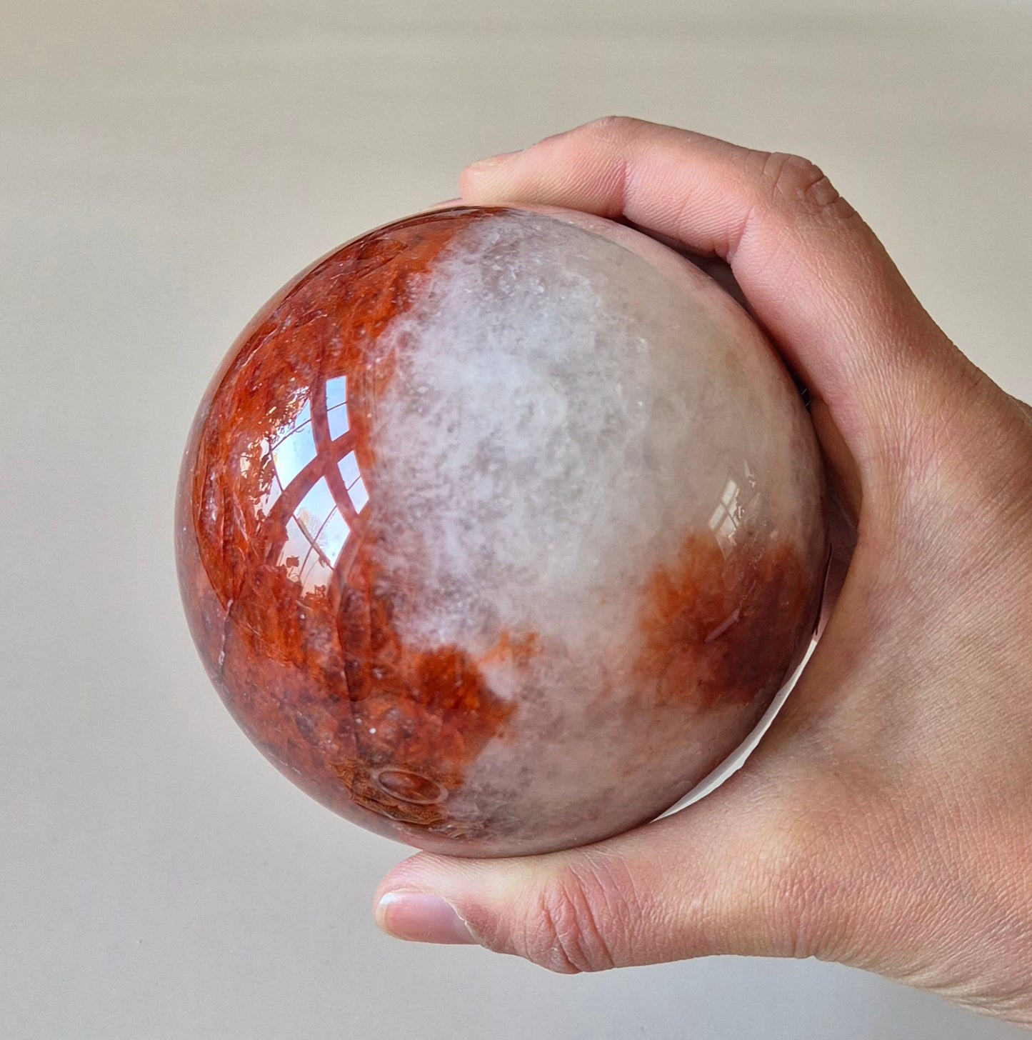 XL Fire Quartz Kristallen Bol – 87mm (902 gram) Statement piece Hematoïde Kwarts Sphere