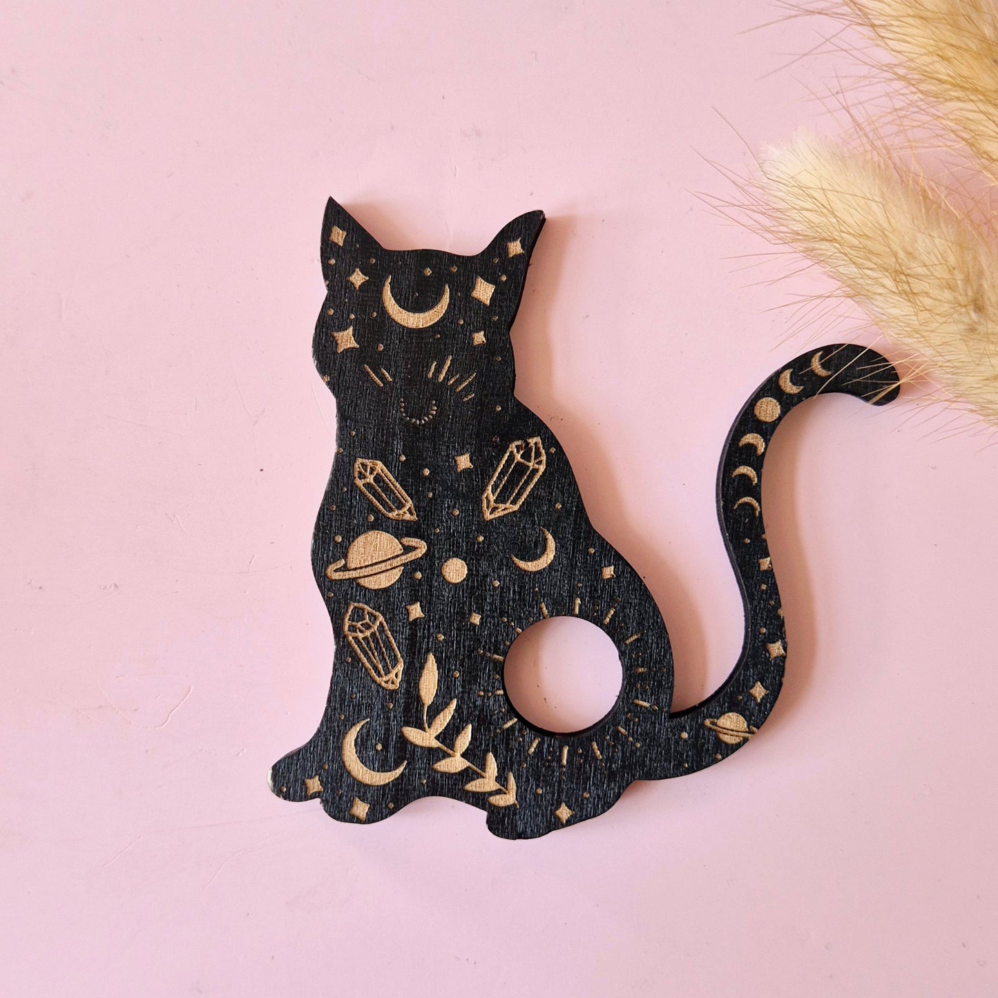 Edelsteinkugelhalter aus Holz – Mystic Cat