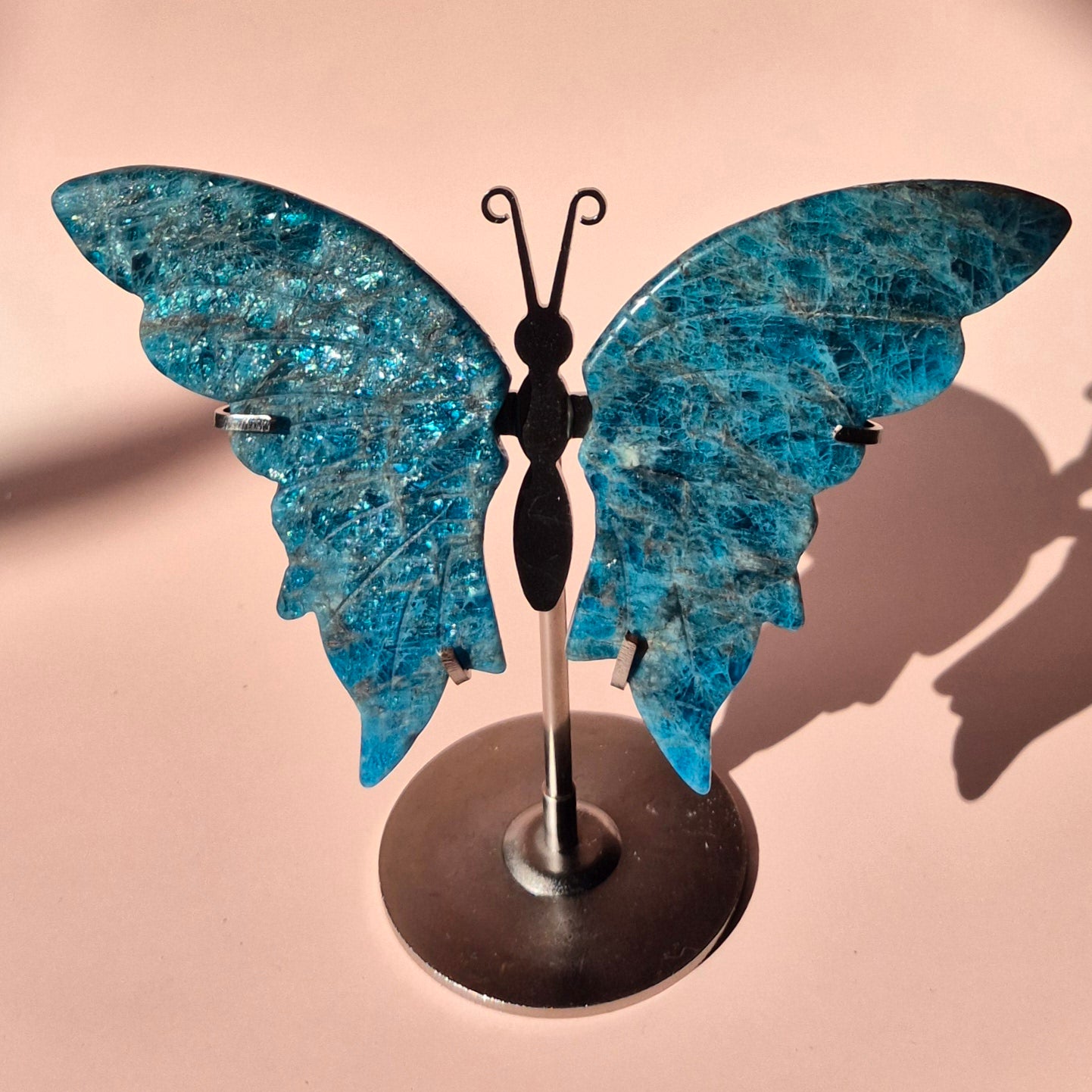 Edelstein Blauer Apatit Schmetterling mit Ständer - Schmetterling Kristallschnitzerei