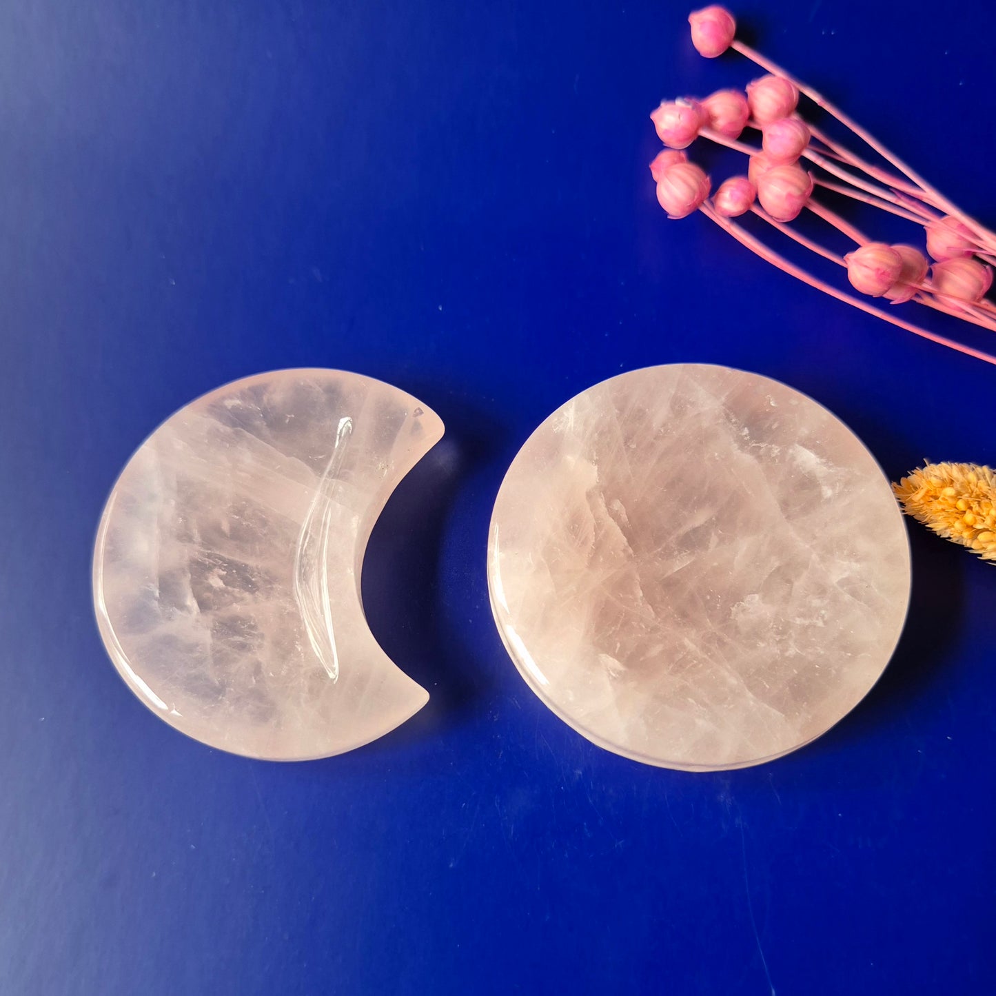 Kleine Rosenquarzschale – 5,5 cm rund und mondförmig