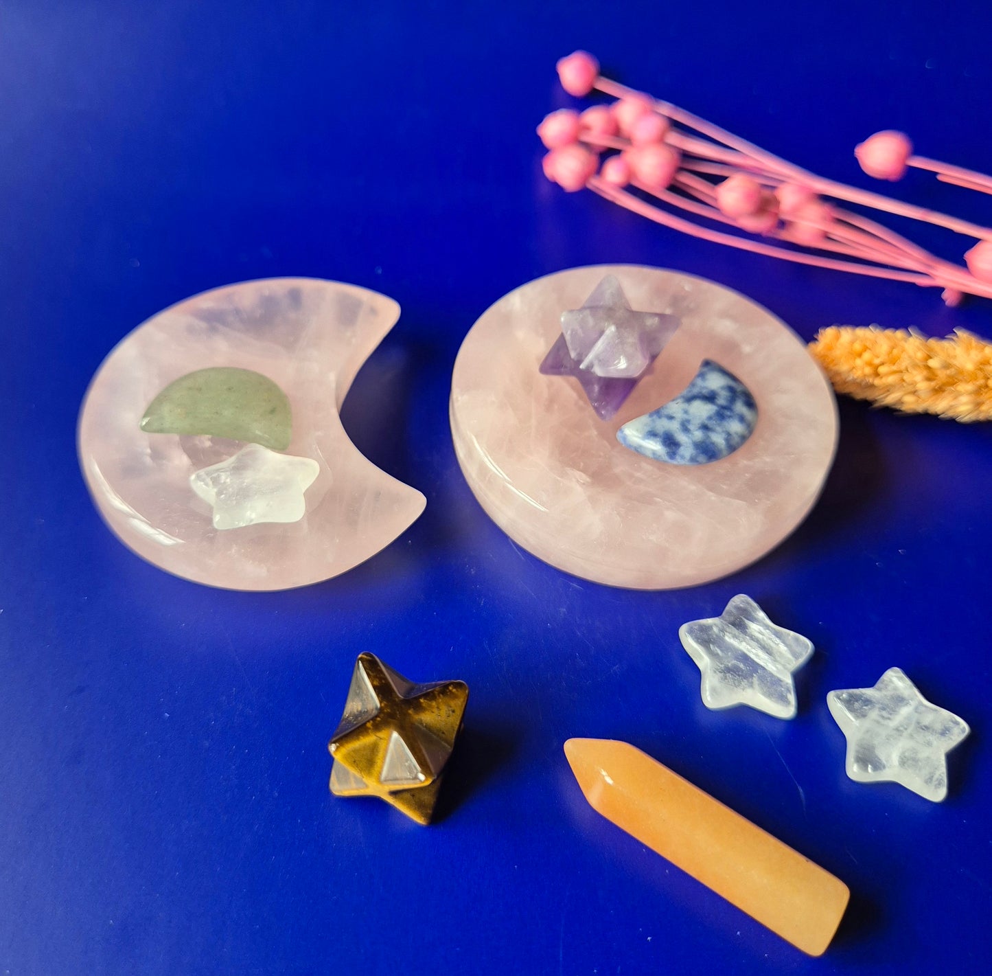 Kleine Rosenquarzschale – 5,5 cm rund und mondförmig