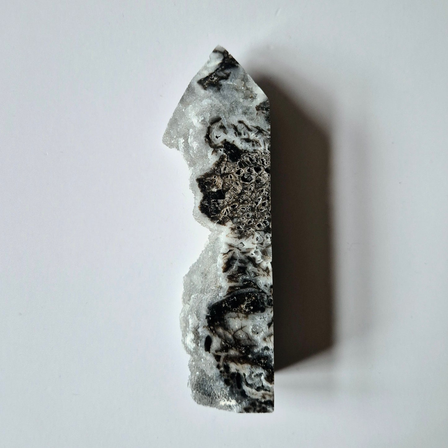 Edelsteen Druzy Sphaleriet Toren / Obelisk – Een Sprankelend Natuurschat