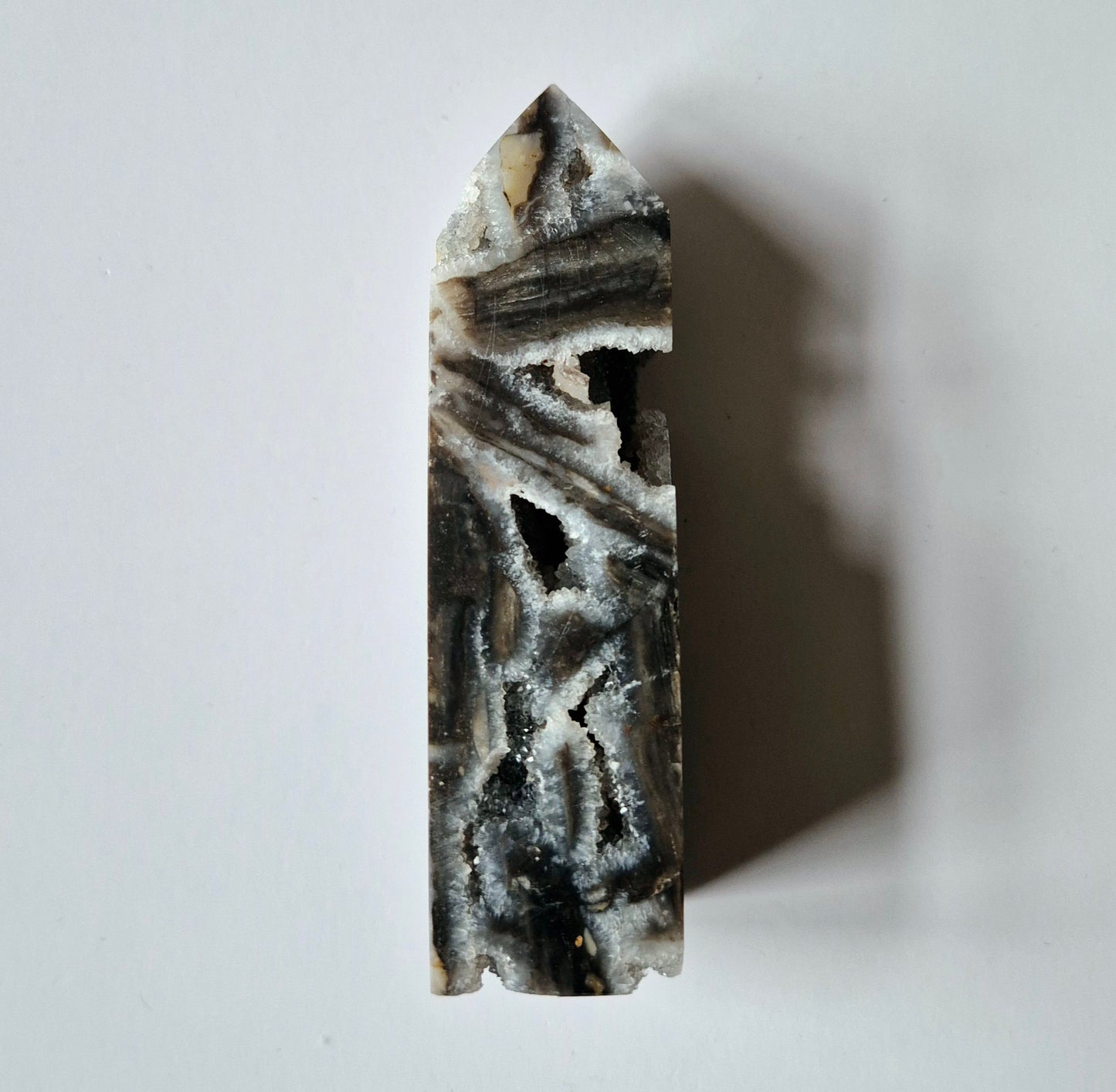 Edelsteen Druzy Sphaleriet Toren / Obelisk – Een Sprankelend Natuurschat