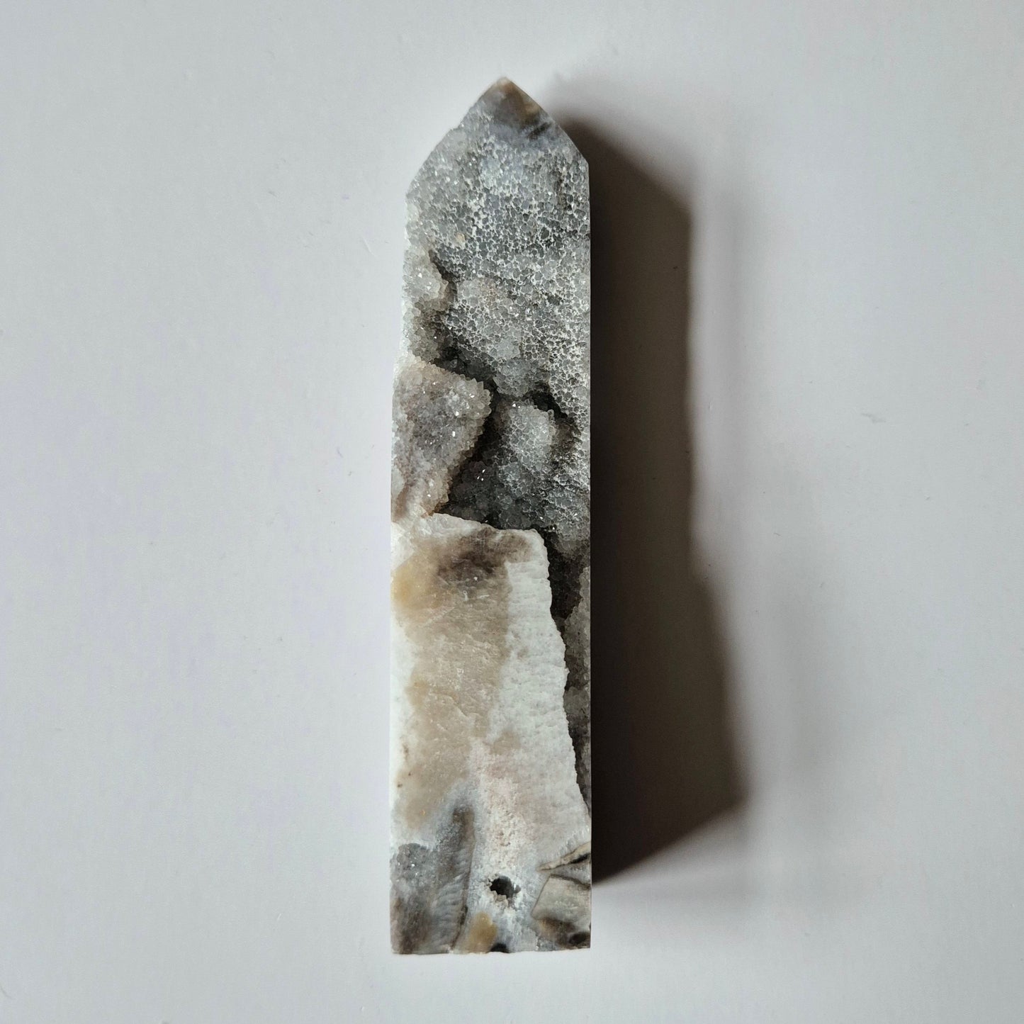 Edelsteen Druzy Sphaleriet Toren / Obelisk – Een Sprankelend Natuurschat