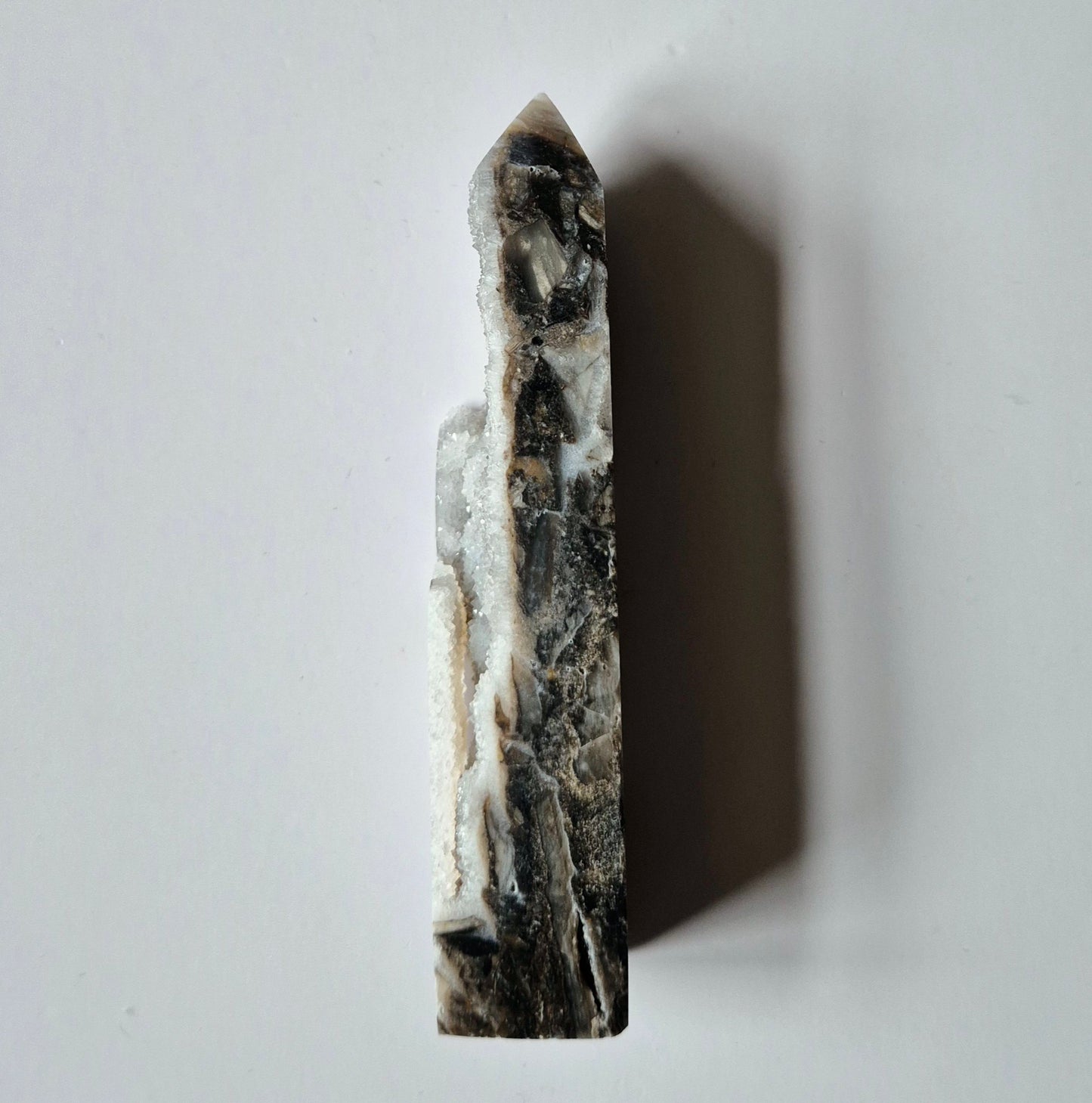 Edelsteen Druzy Sphaleriet Toren / Obelisk – Een Sprankelend Natuurschat