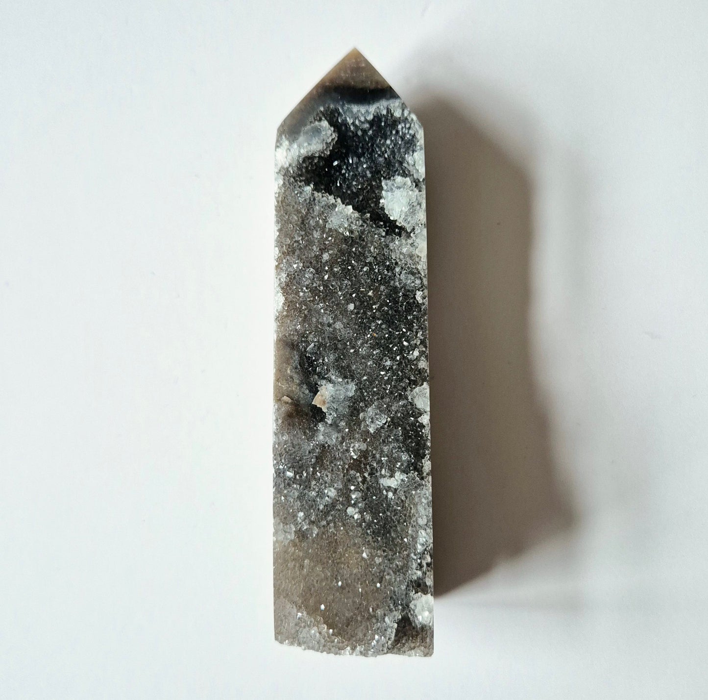 Edelsteen Druzy Sphaleriet Toren / Obelisk – Een Sprankelend Natuurschat