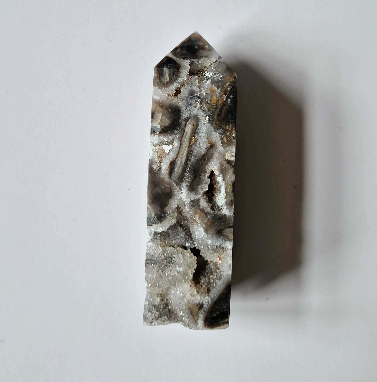 Edelsteen Druzy Sphaleriet Toren / Obelisk – Een Sprankelend Natuurschat