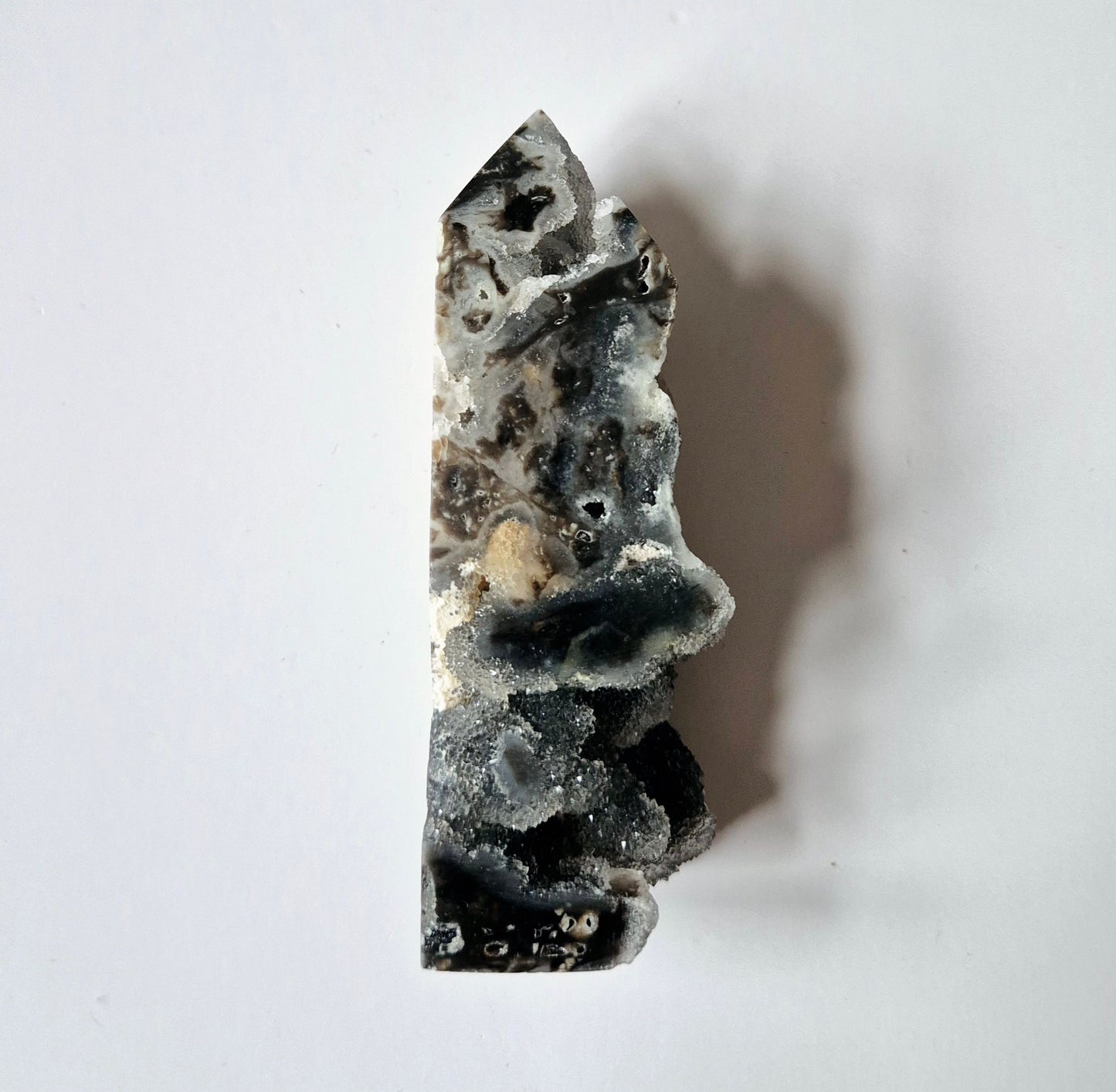 Edelsteen Druzy Sphaleriet Toren / Obelisk – Een Sprankelend Natuurschat