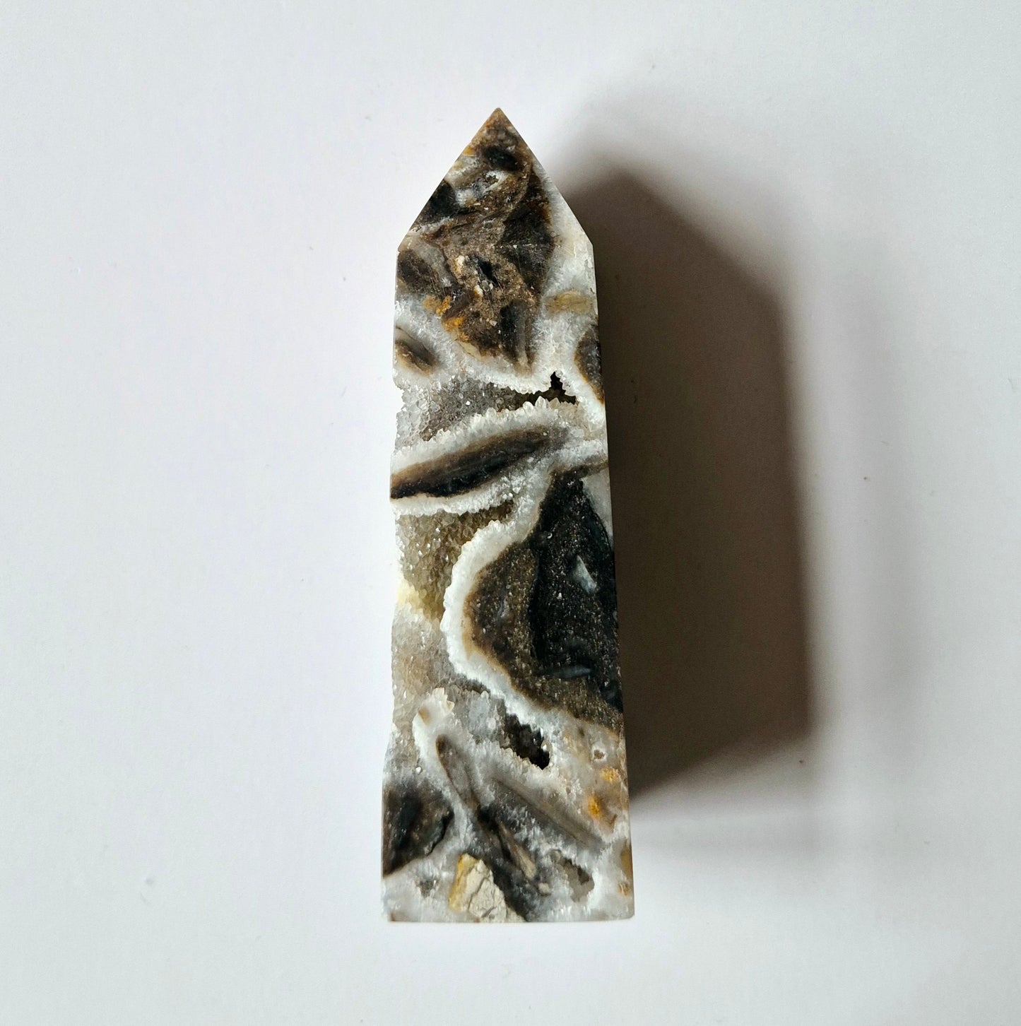 Edelsteen Druzy Sphaleriet Toren / Obelisk – Een Sprankelend Natuurschat