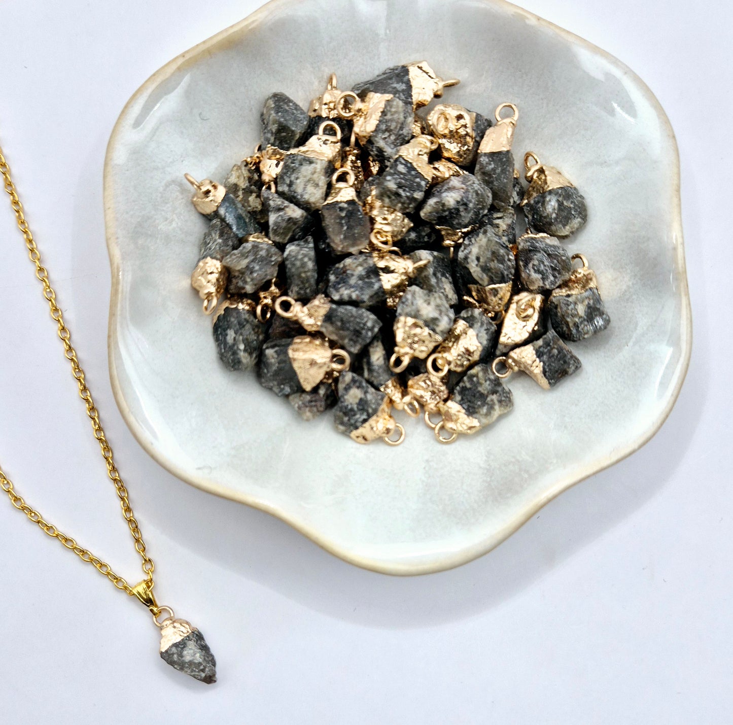 Gold-Colored Necklace with Raw Labradorite Pendant (1cm)