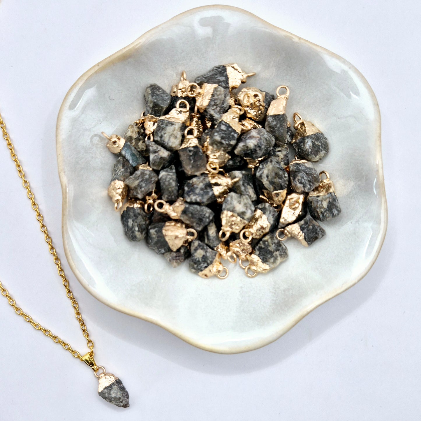 Gold-Colored Necklace with Raw Labradorite Pendant (1cm)