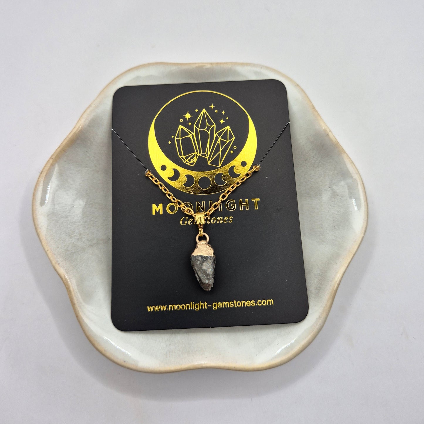 Gold-Colored Necklace with Raw Labradorite Pendant (1cm)