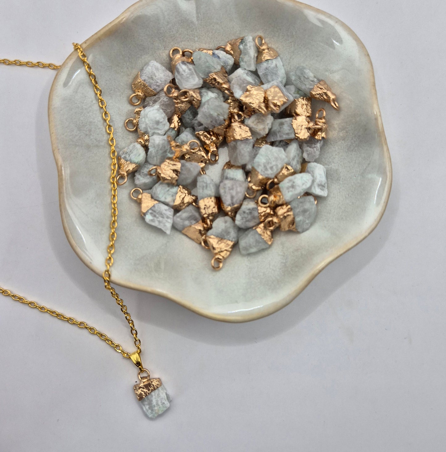 Gold-Colored Necklace with Raw Moonstone Pendant (1cm)