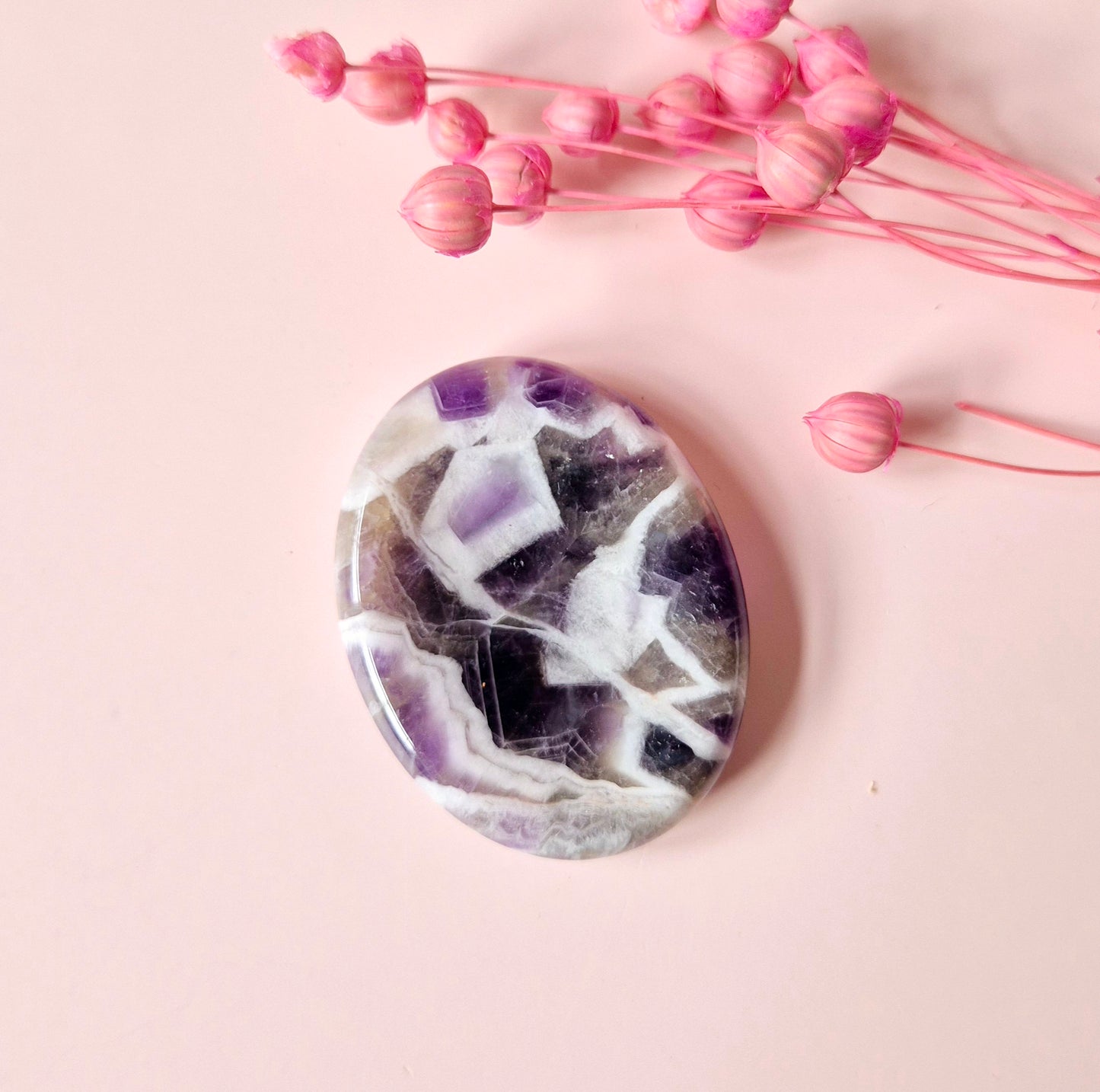 Traum-Amethyst-Handschmeichler – Daumenstein für Frieden und Ausgeglichenheit