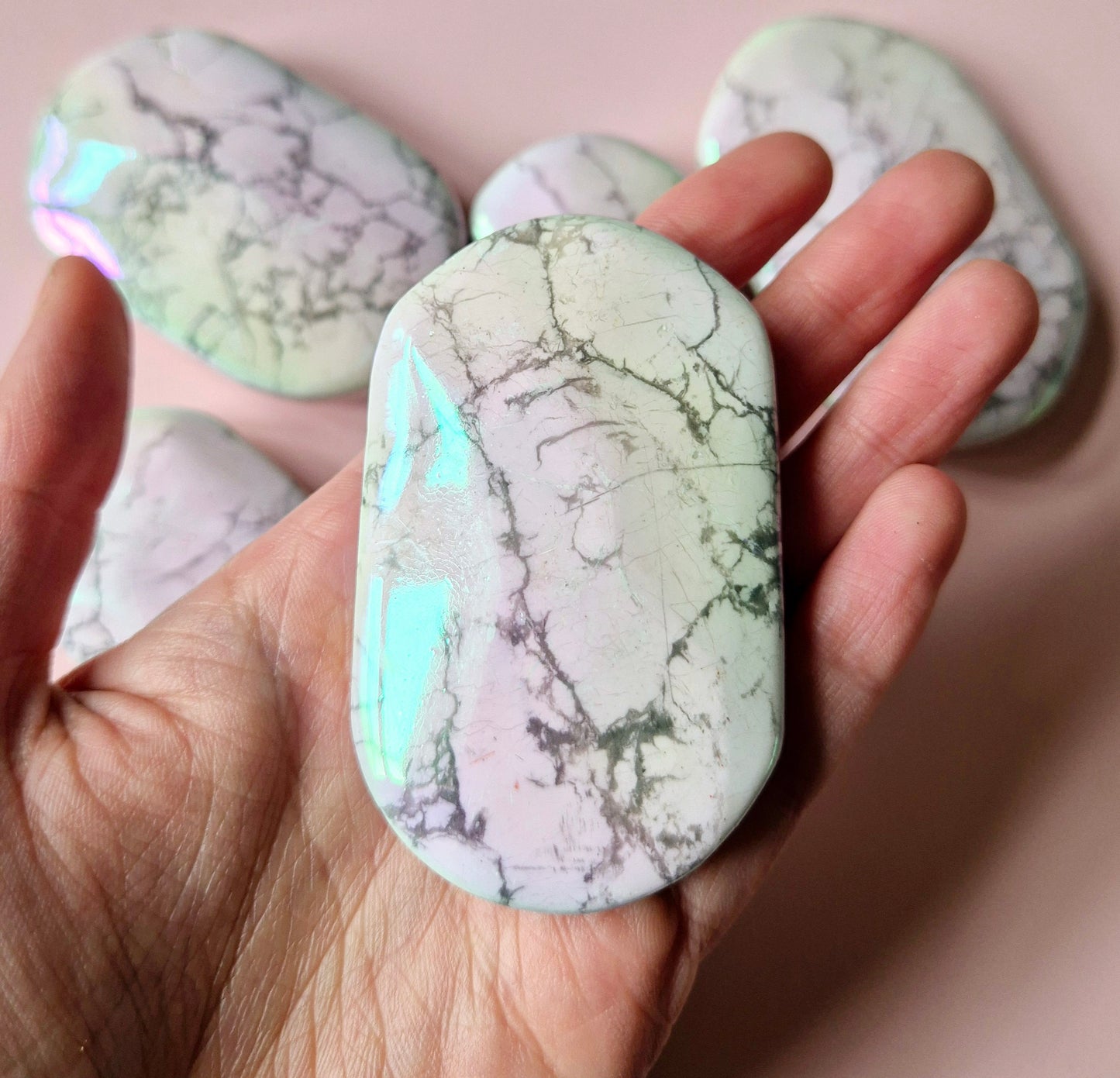 Angel Aura Howlite Palmstone - Handstone for relaxation and tranquility - Worry Stone