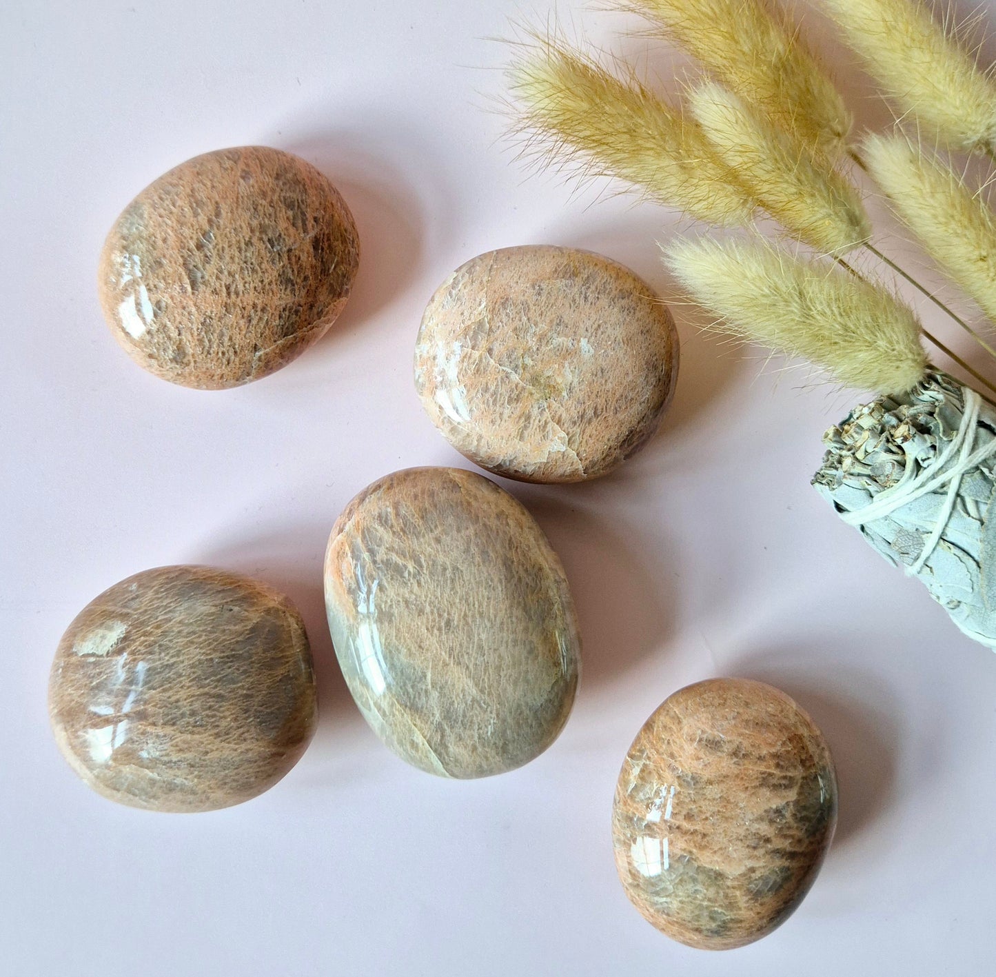 Peach Moonstone Palmstone 150-200gr Handsteen voor Rust en Balans Worry Stone zorgensteen maansteen