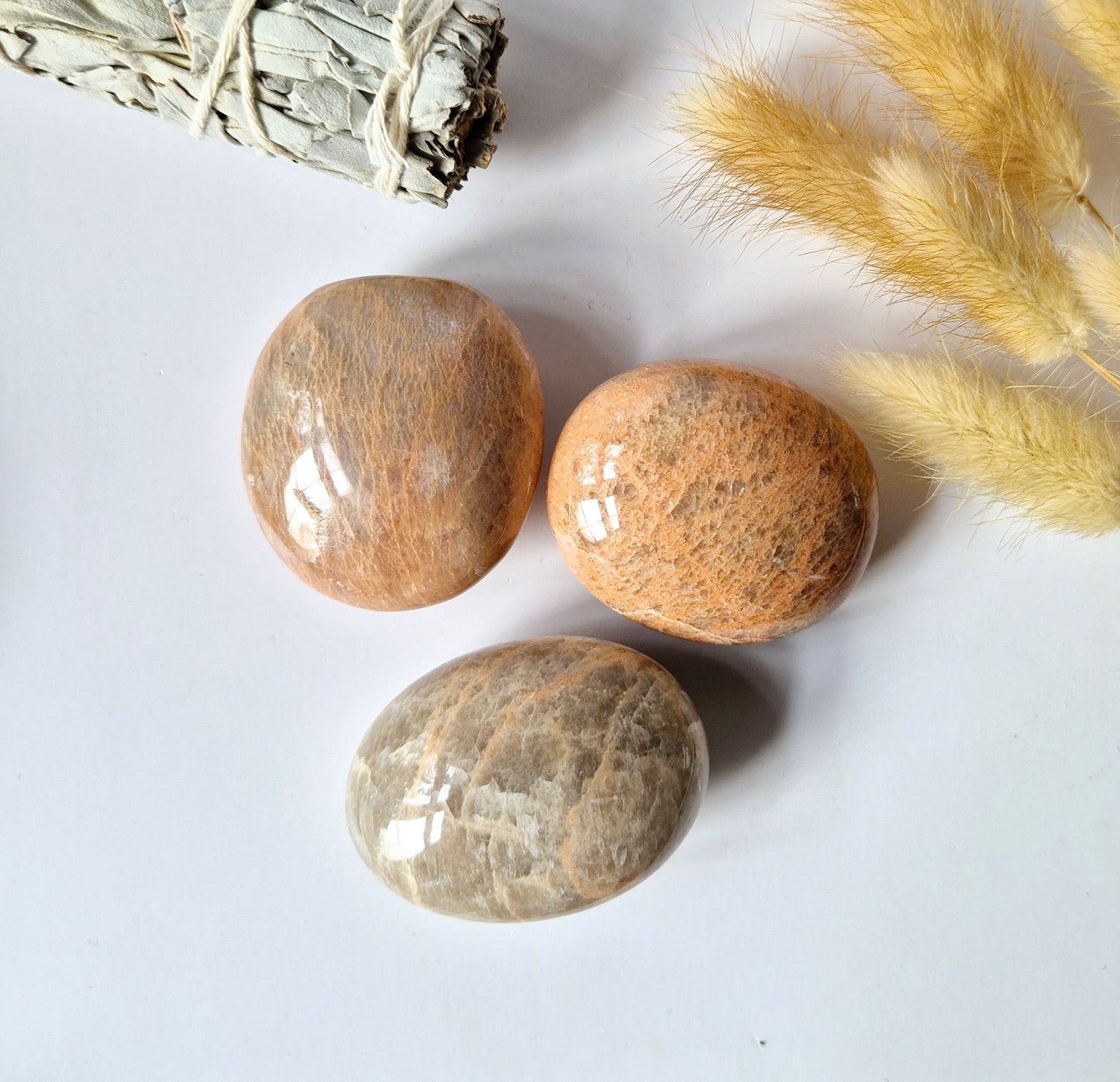 Peach Moonstone Palmstone 150-200gr Handsteen voor Rust en Balans Worry Stone zorgensteen maansteen