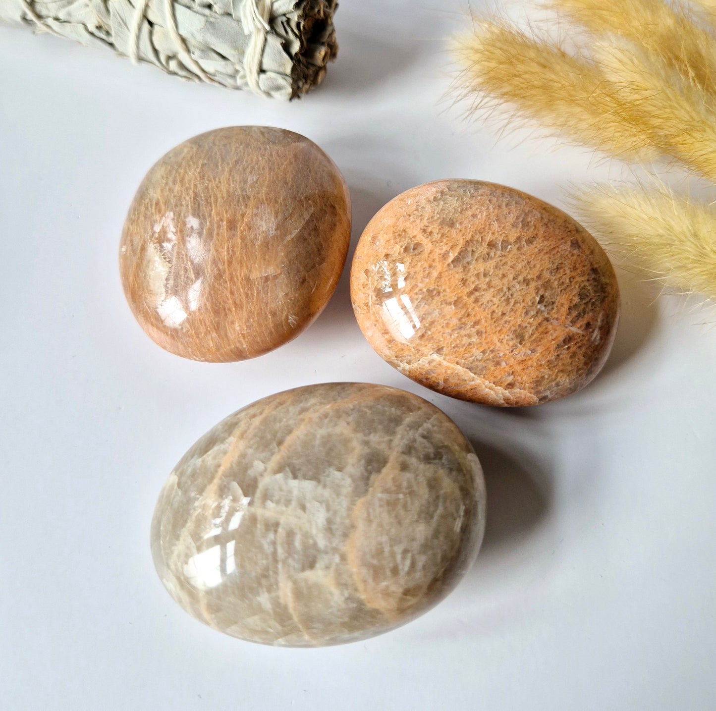 Peach Moonstone Palmstone 150-200gr Handsteen voor Rust en Balans Worry Stone zorgensteen maansteen