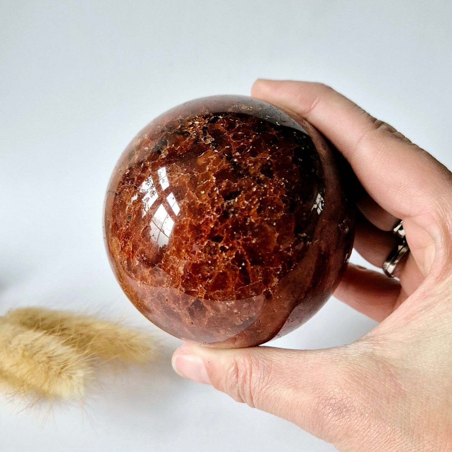Kristallen Bol Strawberry Quartz 60mm of 75mm Edelsteen Crystal Sphere