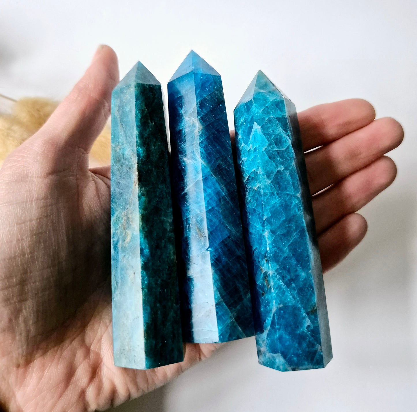 Prachtige Blue Apatite Edelsteen Toren – 8-10 cm (1,5-2 cm dik) Obelisk punt