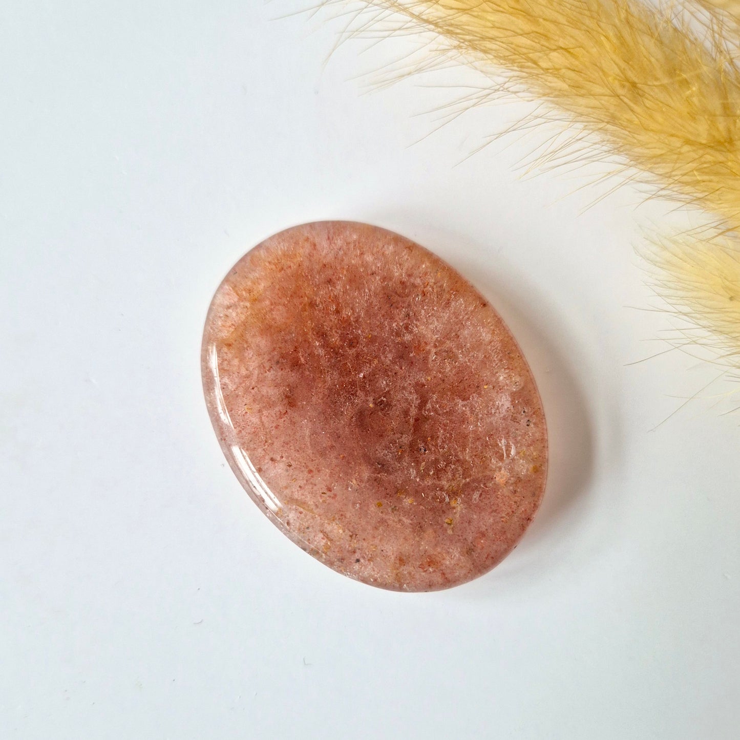 Edelsteen Strawberry Quartz Duimsteen / zorgensteen zaksteen Worry Stone