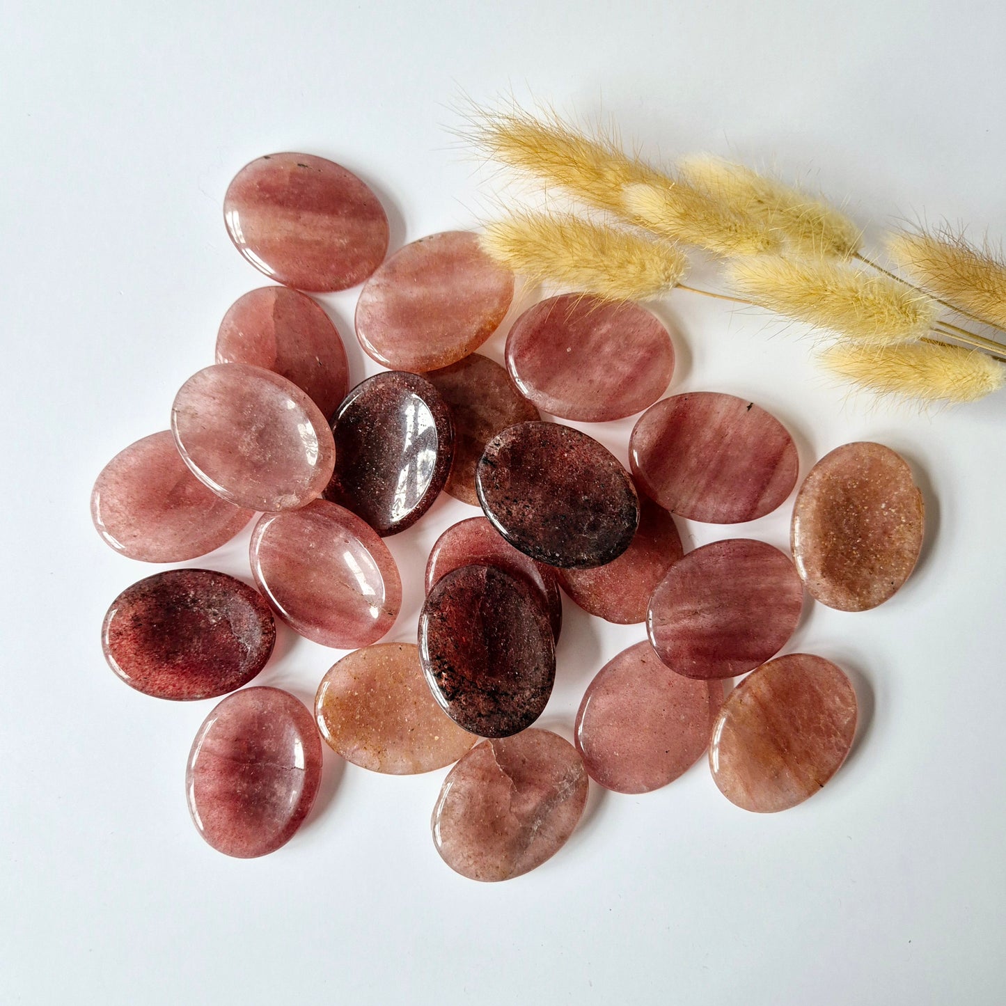 Edelsteen Strawberry Quartz Duimsteen / zorgensteen zaksteen Worry Stone