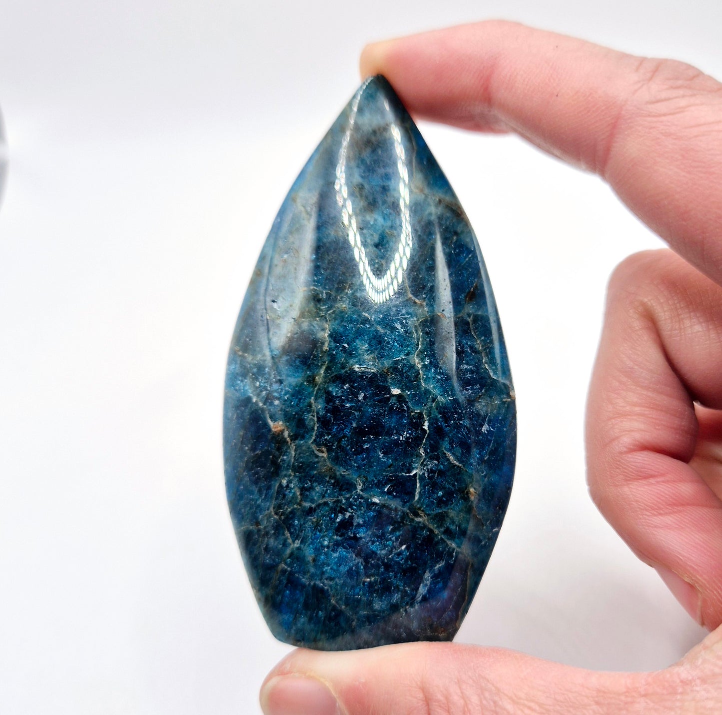 Blauer Apatit - Tropfenförmiger stehender Edelsteinkristall Flammenblauer Apatit