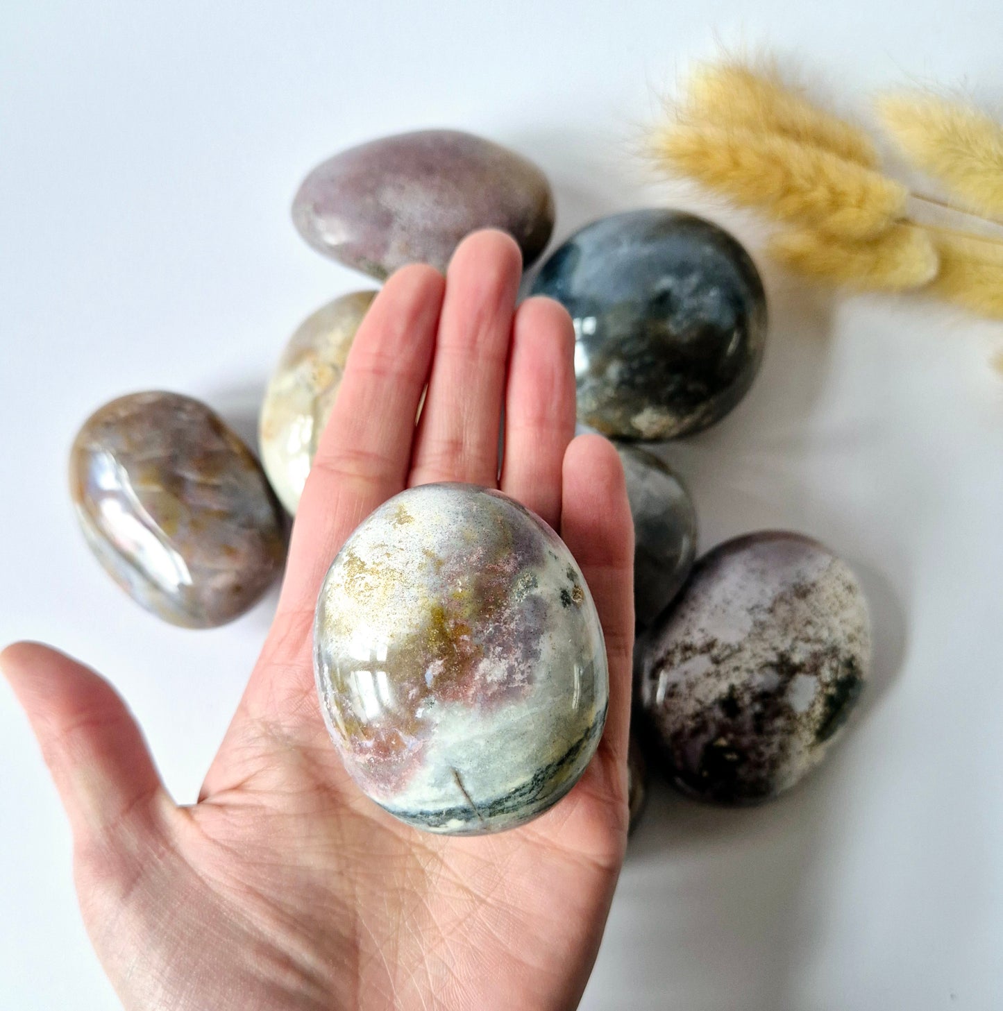 Edelsteen Ocean Jasper Palmsteen (6-8 cm) – Balans & Positieve Energie Handsteen worrystone zorgensteen