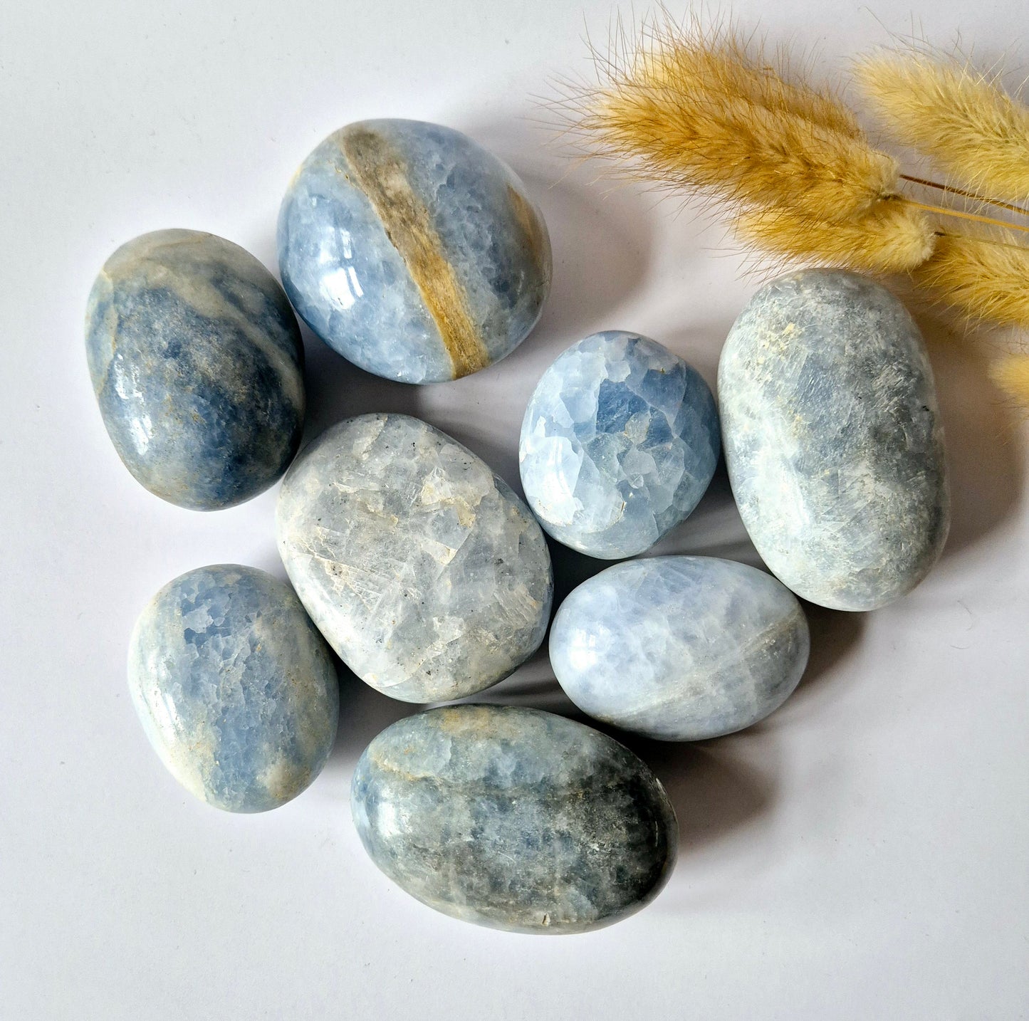 Gemstone Celestite Palmstone (6-8 cm) – Angelic Peace & Spiritual Connection Handstone worrystone worrystone