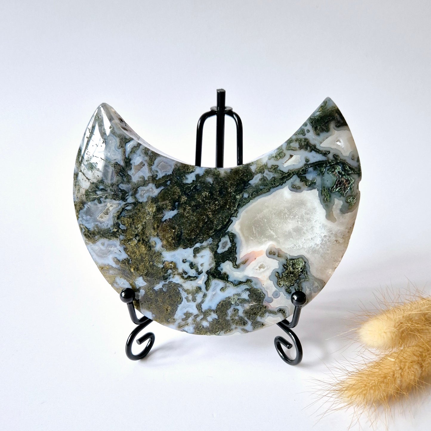Edelsteen Mosagaat Maan op Standaard (Druzy & Patronen) #120 315gram
