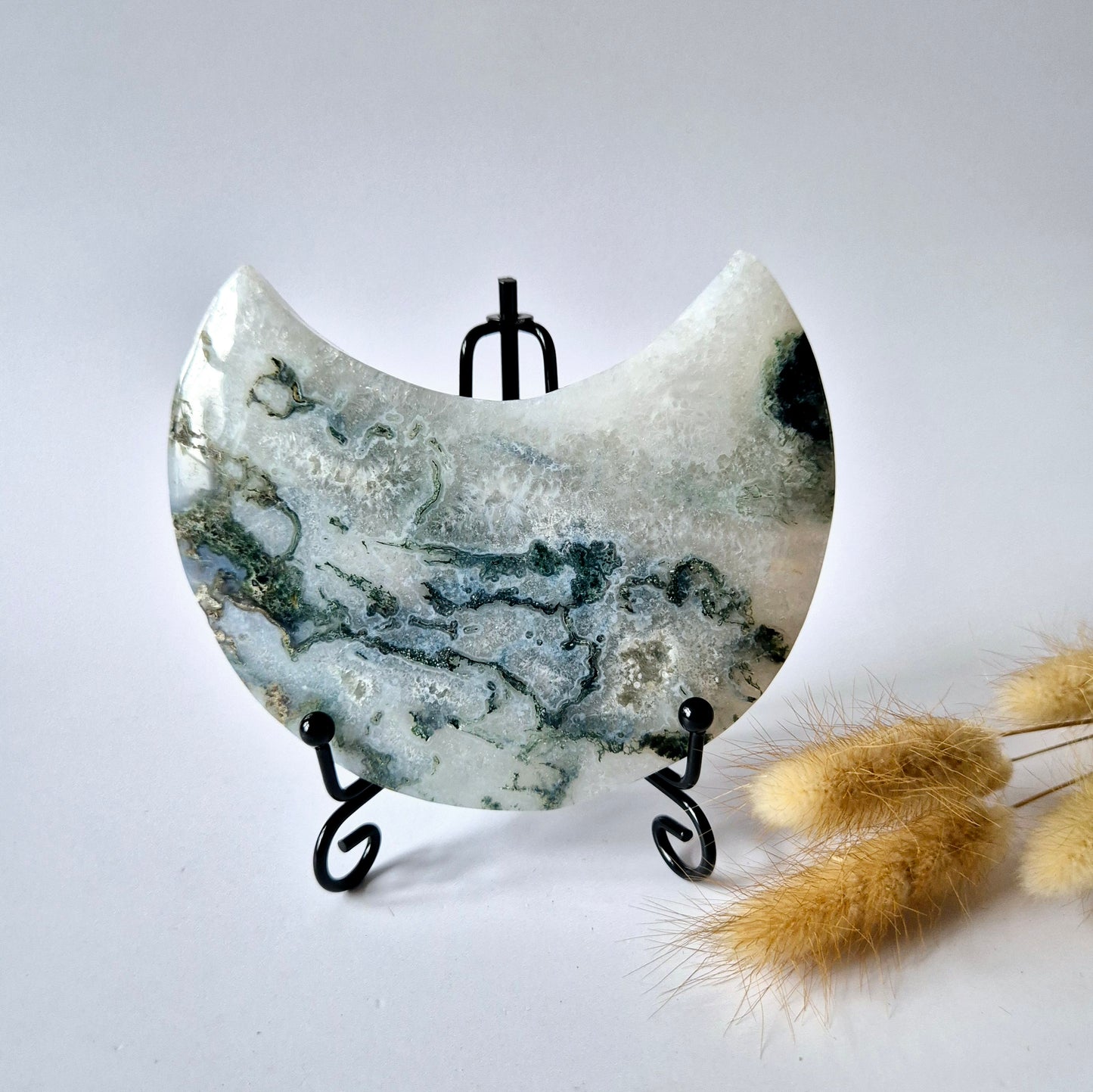 Edelsteen Mosagaat Maan op Standaard (Druzy & Patronen) #133 385gram