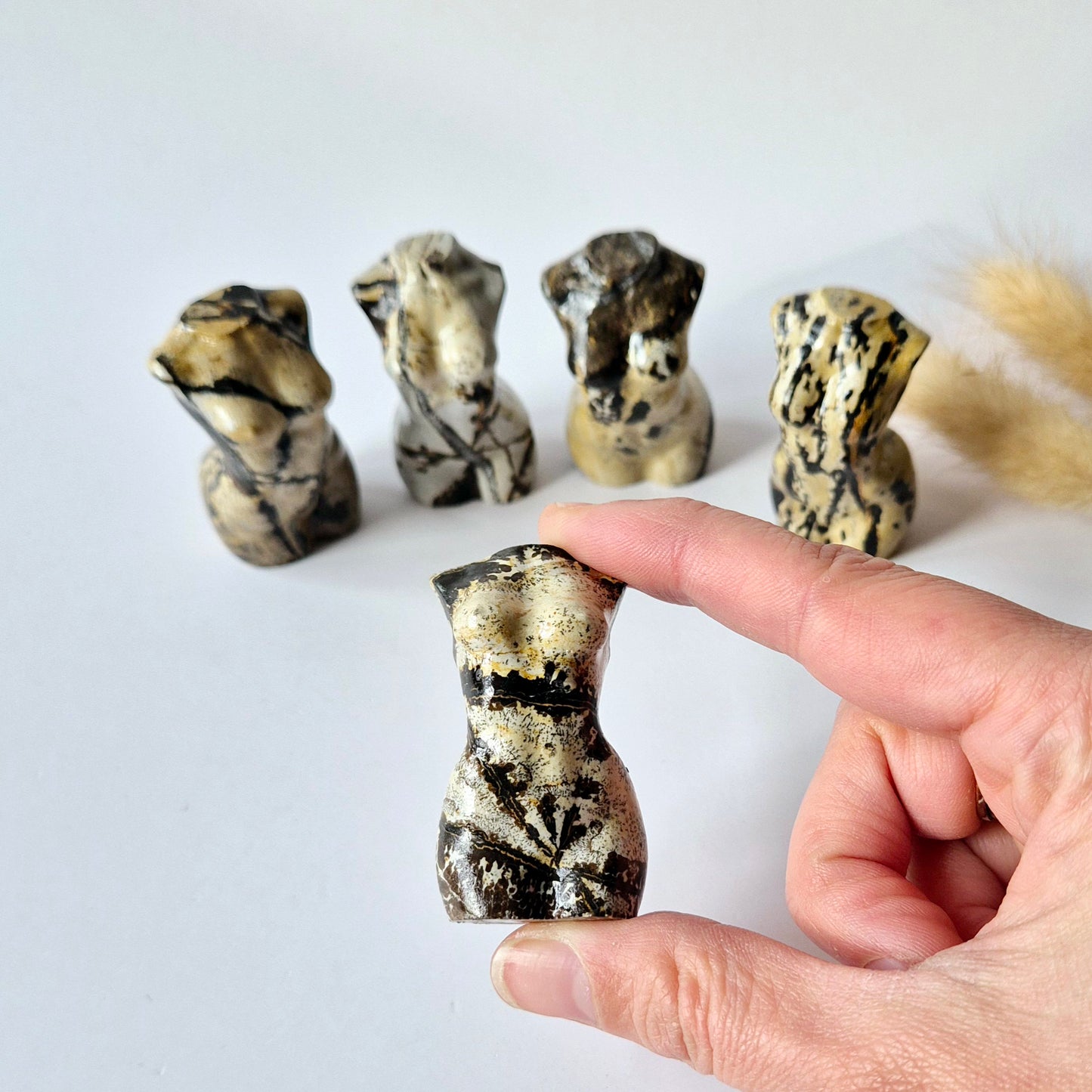 Edelstein-Bild-Jaspis-Frauenkörperfigur (5 cm) - Erdung & innere Stärke