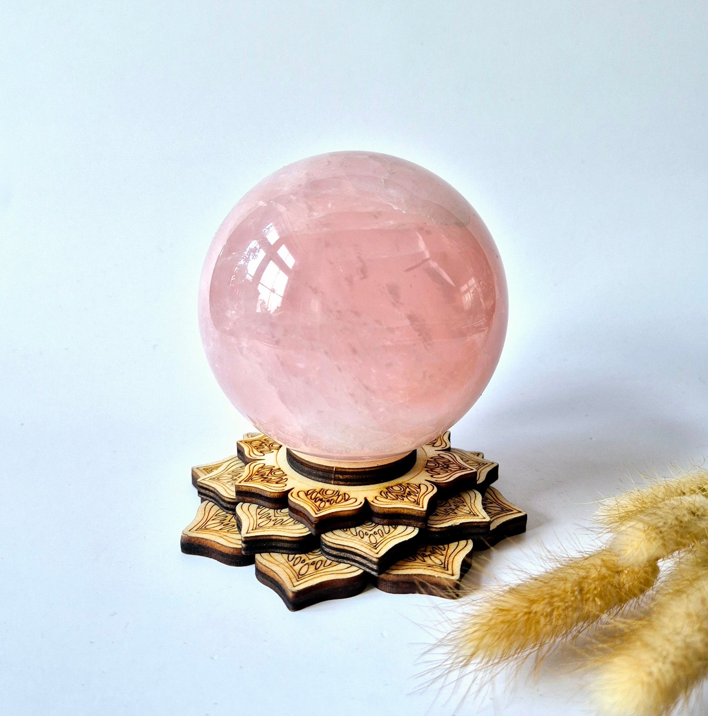 Kristallen Edelsteen Bol Rozenkwarts sphere 85mm, 835gram Rose Quartz