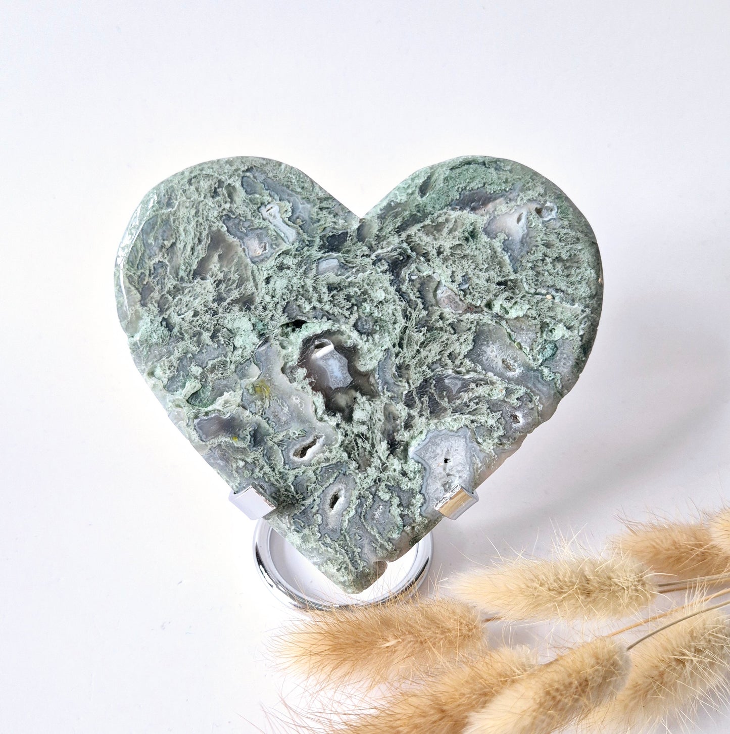 Edelstein Großes Druzy-Moosachat-Herz auf Metallständer – Nr. 52, 250 Gramm