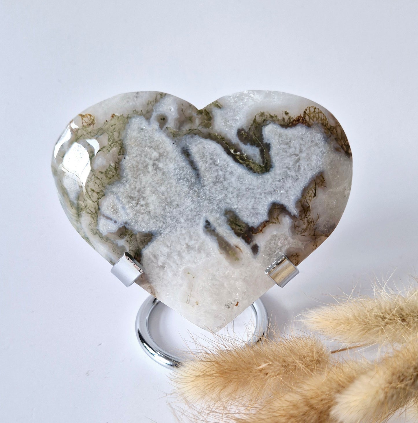 Edelstein Großes Druzy-Moosachat-Herz auf Metallständer – Nr. 55, 205 Gramm