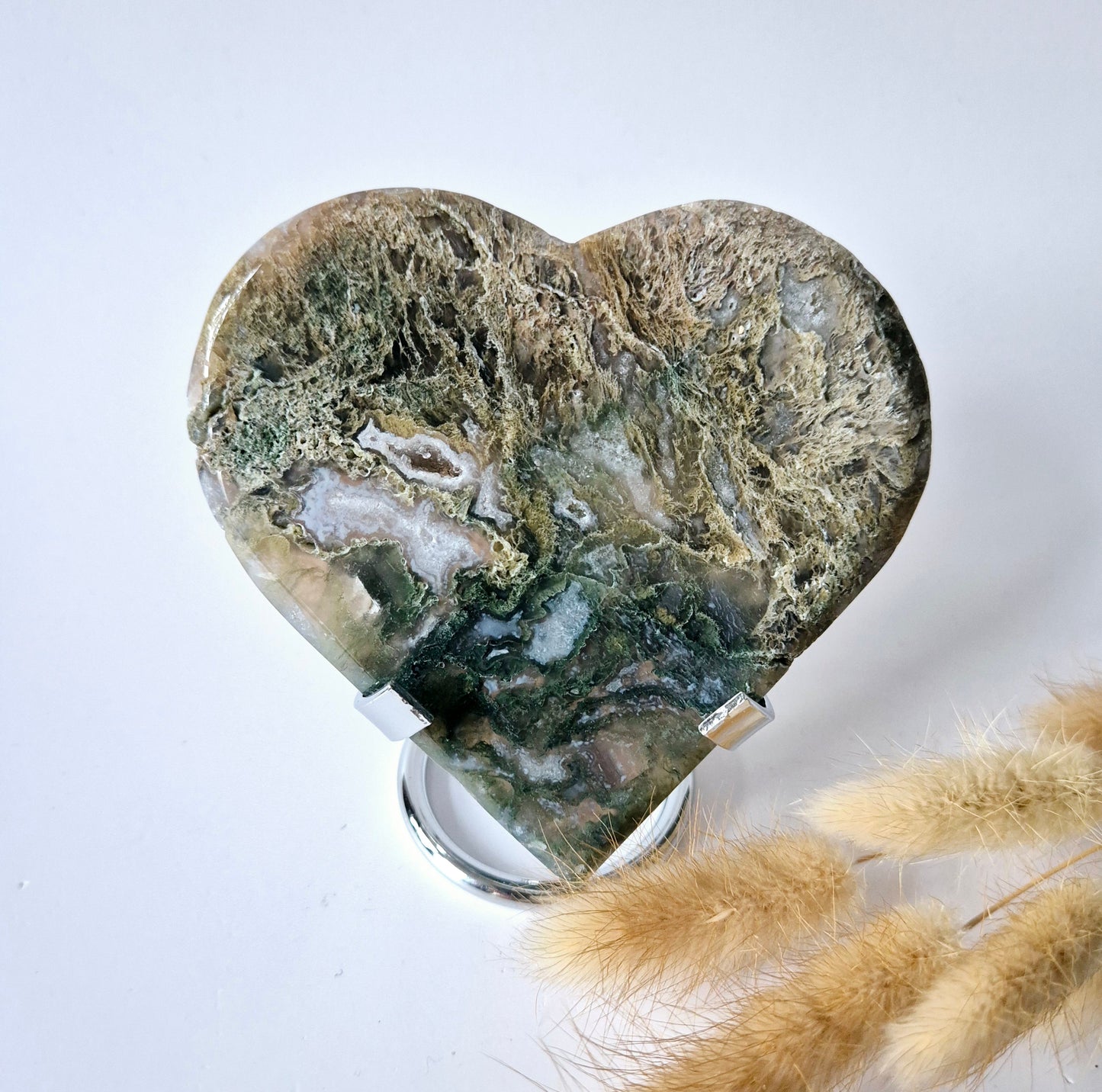 Edelstein Großes Druzy-Moosachat-Herz auf Metallständer – Nr. 56, 173 Gramm