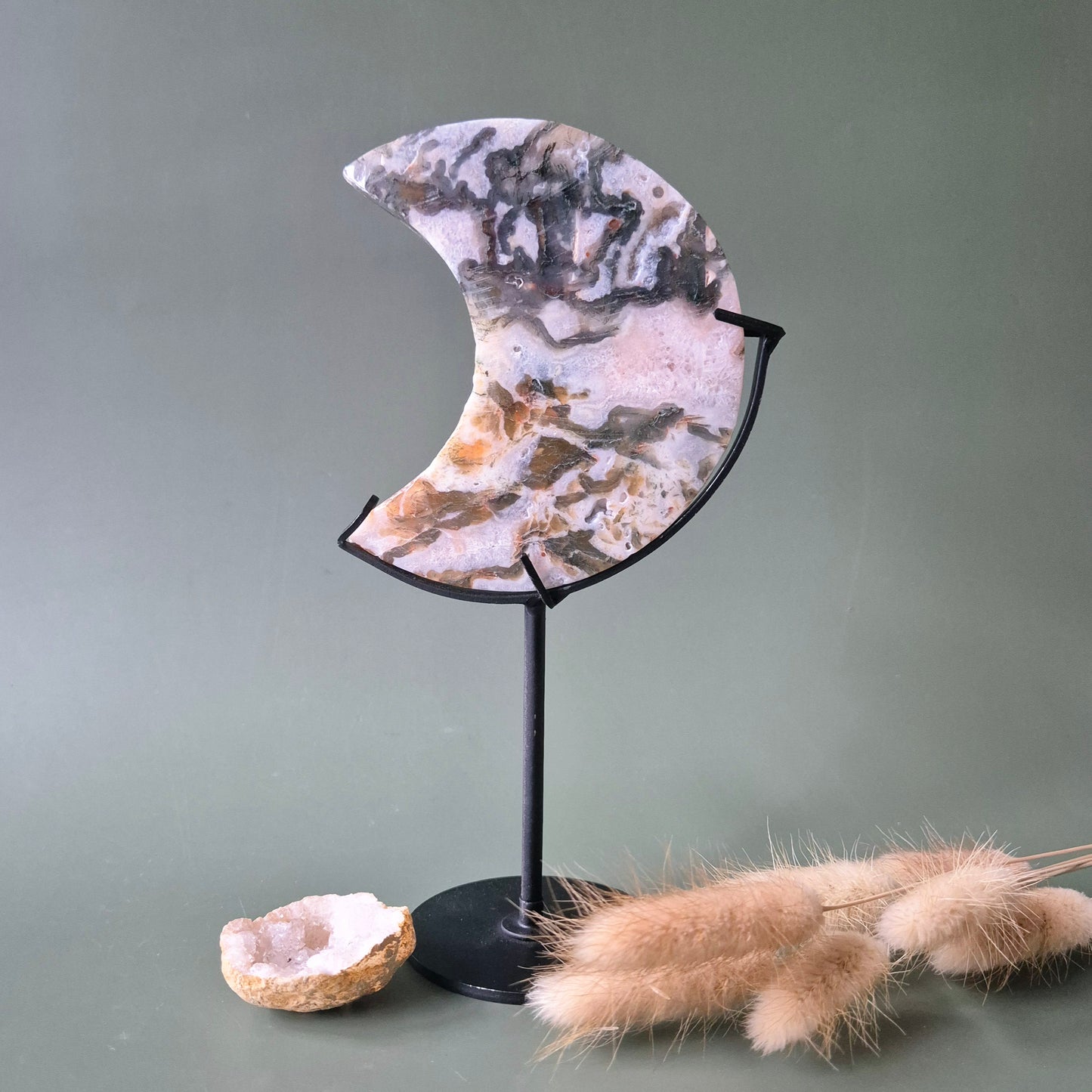 Rode Druzy Mosagaat Maan (10-12 cm) op standaard – #12