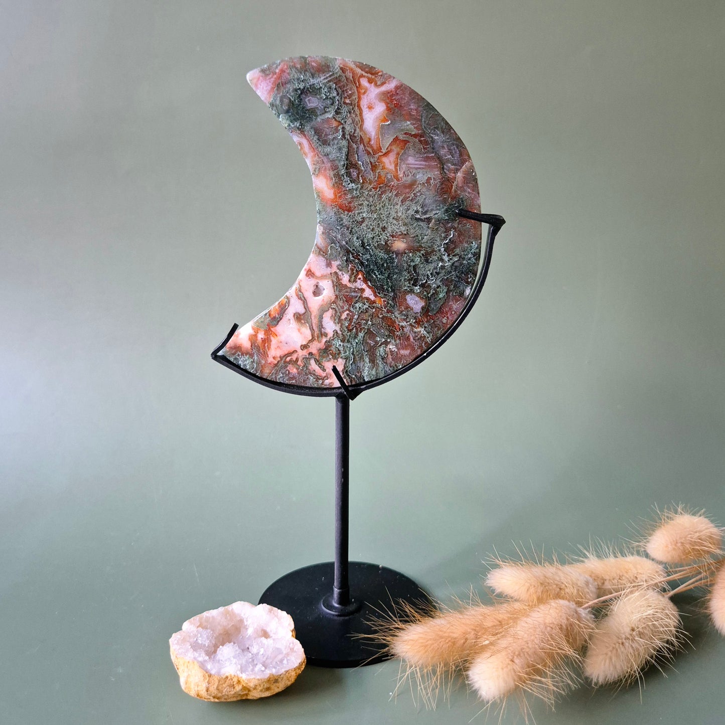 Roter Druzy-Moosachat-Mond (10-12 cm) auf Ständer – Nr. 19