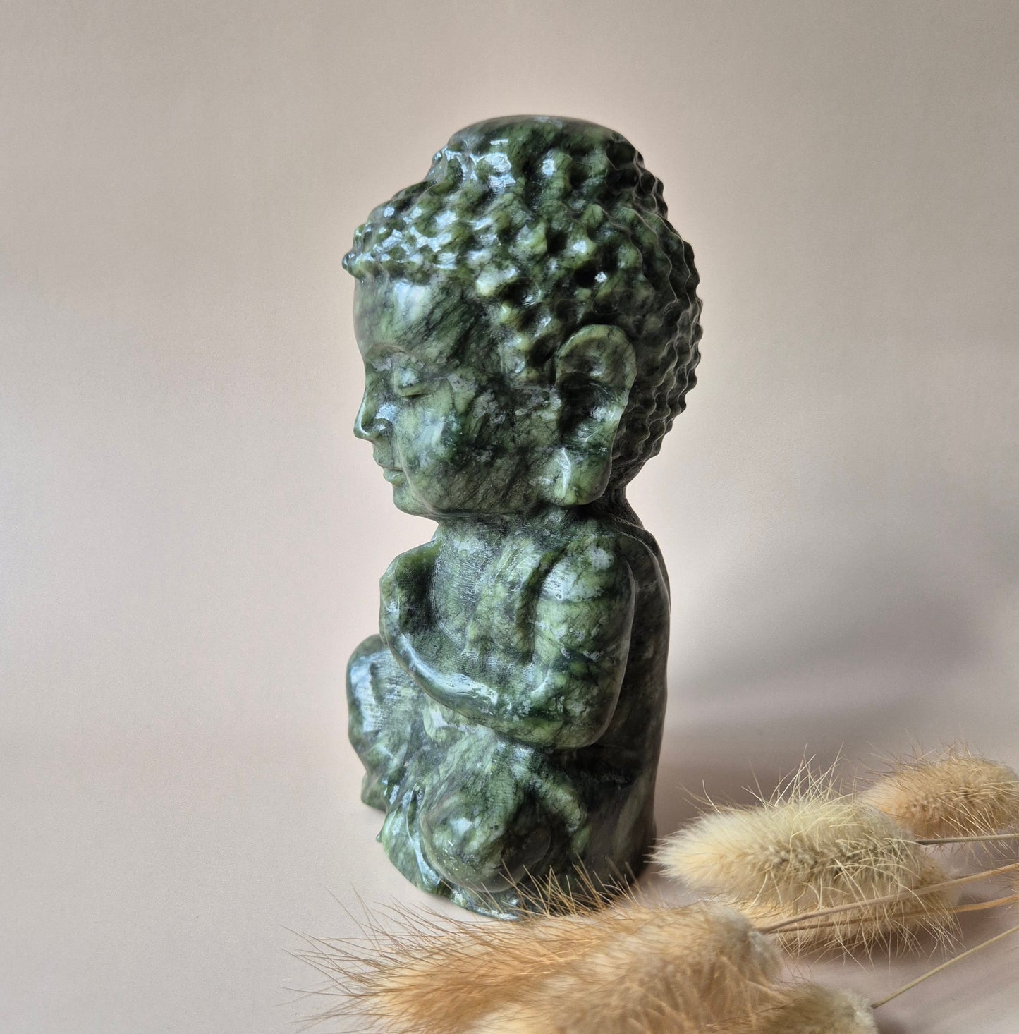 XL Nephrite Jade Buddha 15cm hoge geslepen Edelsteen Statement Piece