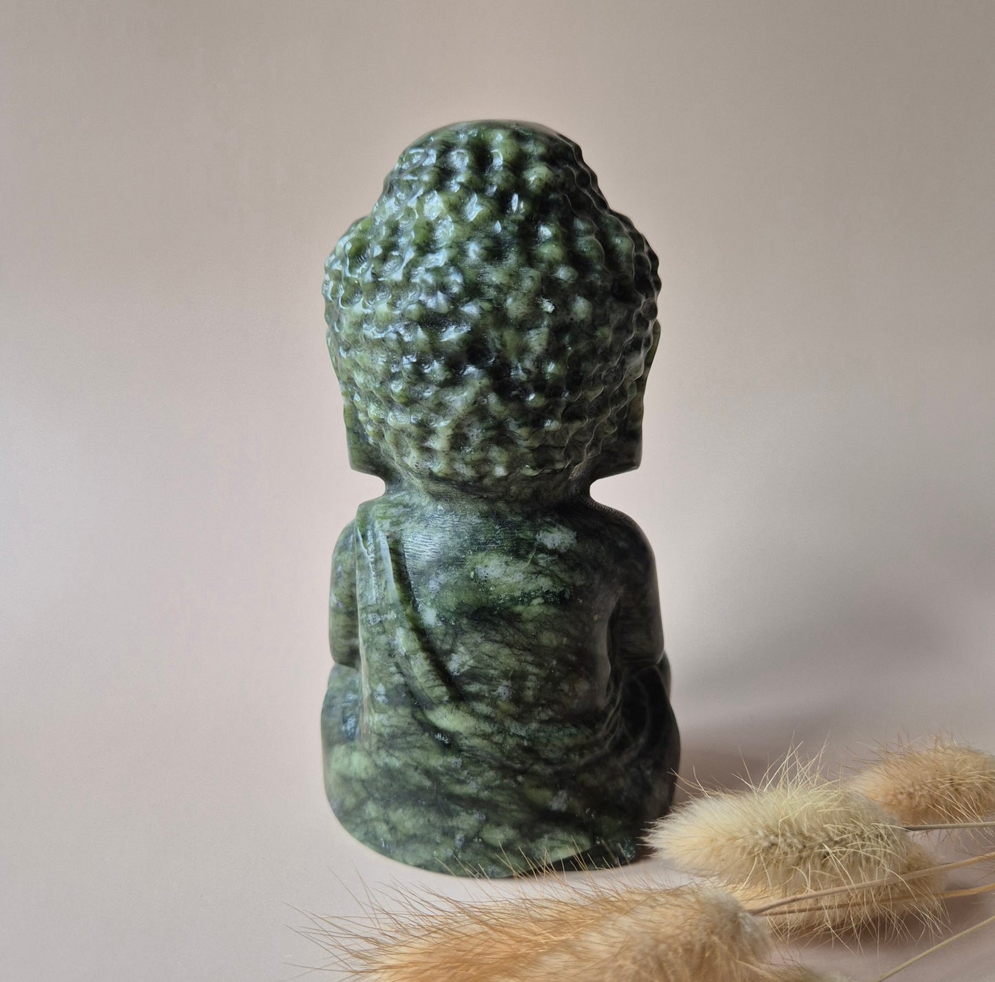 XL Nephrite Jade Buddha 15cm hoge geslepen Edelsteen Statement Piece