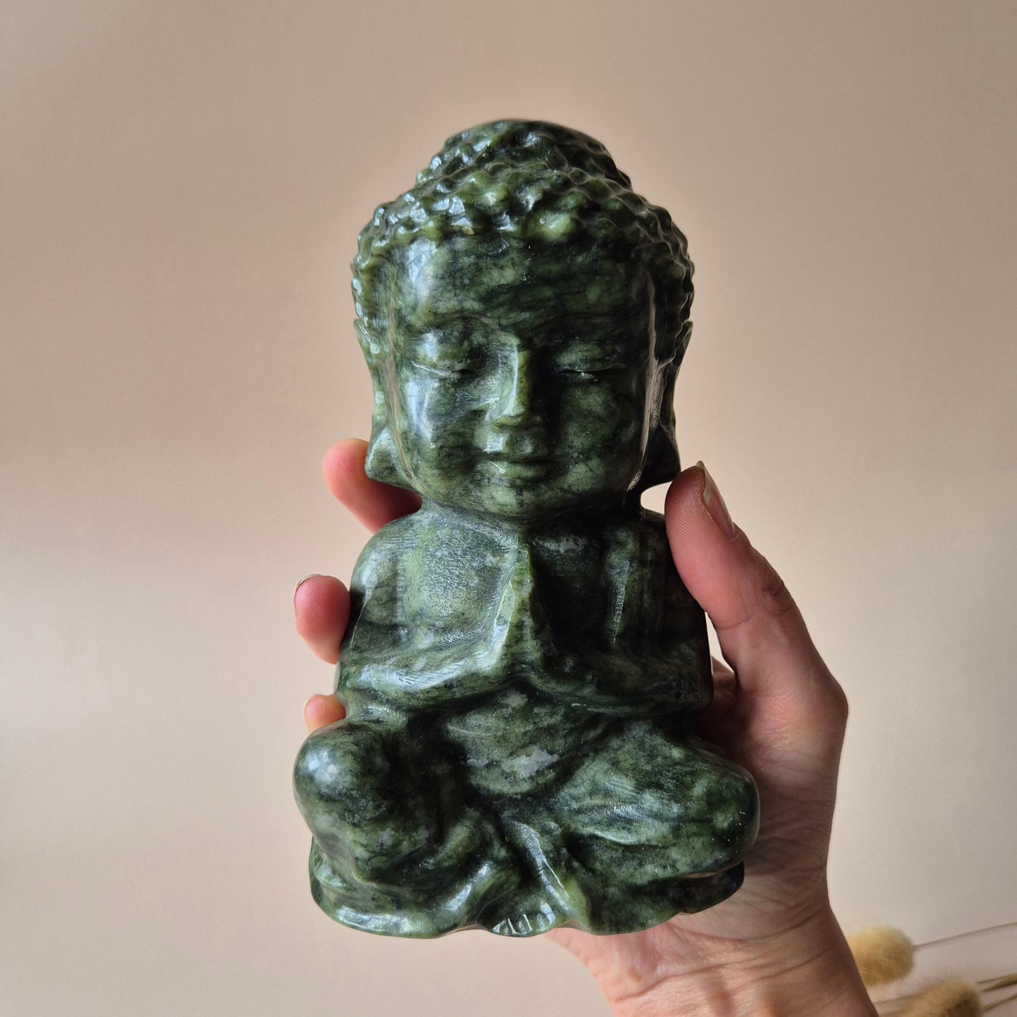 XL Nephrite Jade Buddha 15cm hoge geslepen Edelsteen Statement Piece