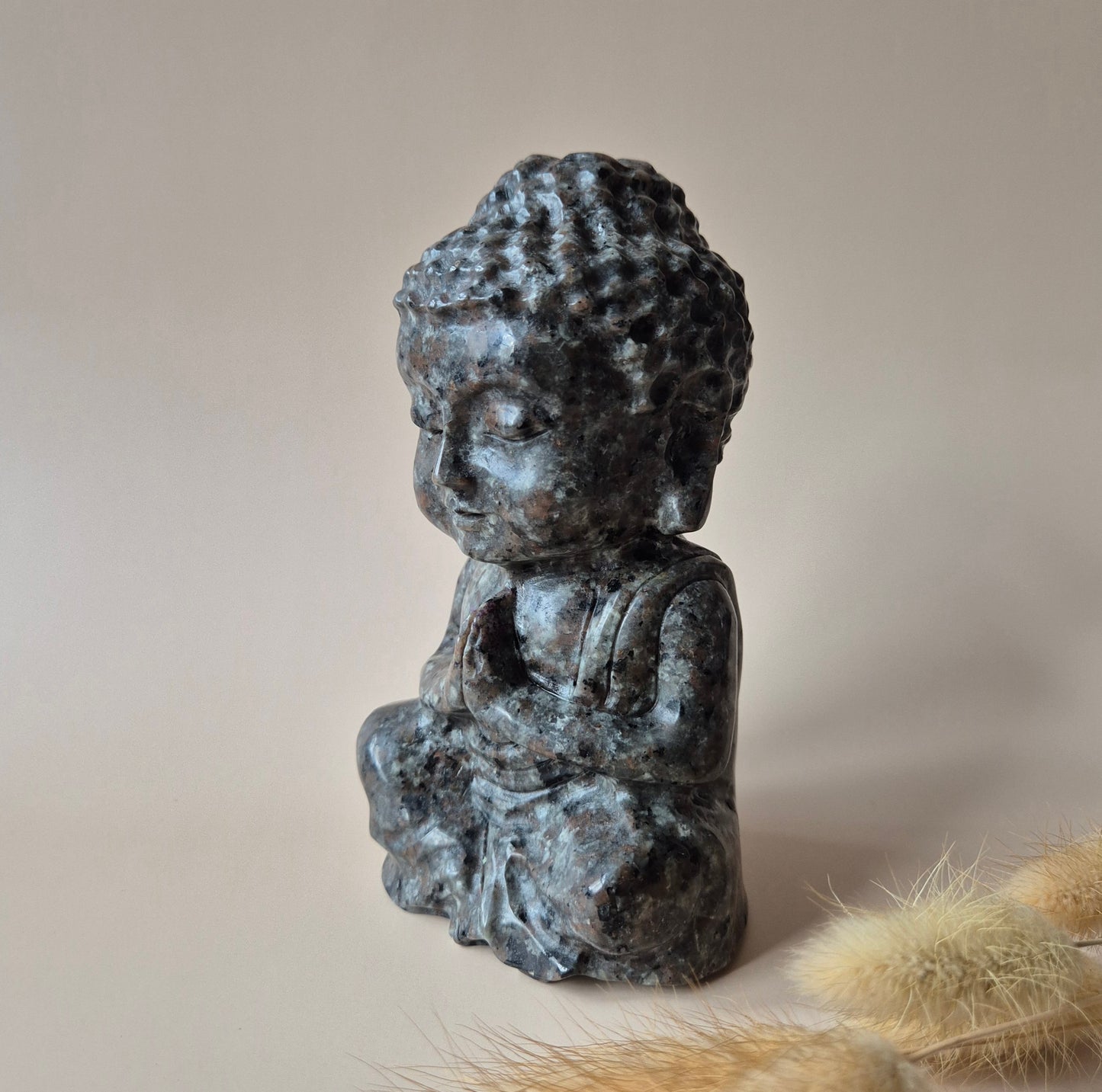 XL Yooperlite Buddha 15cm hoge geslepen Edelsteen Beeld Statement Piece