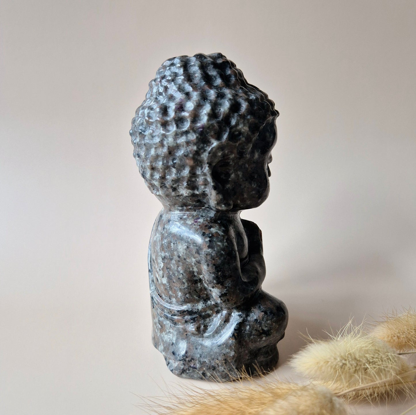 XL Yooperlite Buddha 15cm hoge geslepen Edelsteen Beeld Statement Piece
