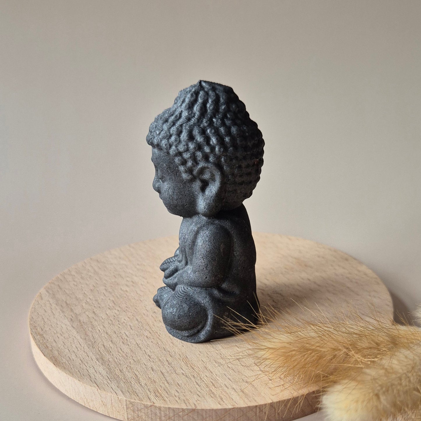 Schungit-Meditationsbuddha 6 cm – Schutz, Erdung und spirituelle Reinigung